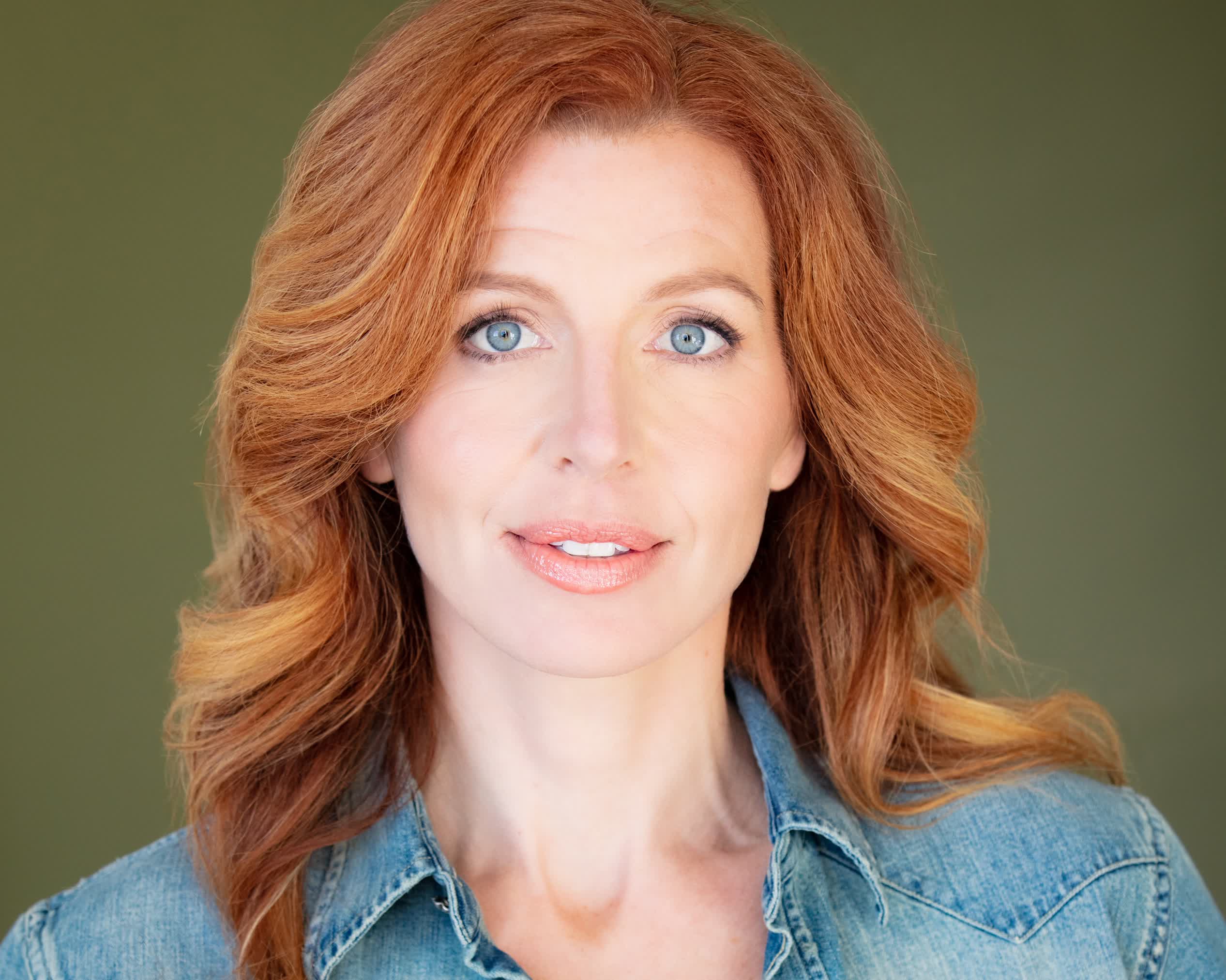 actor Tanna Frederick large photo