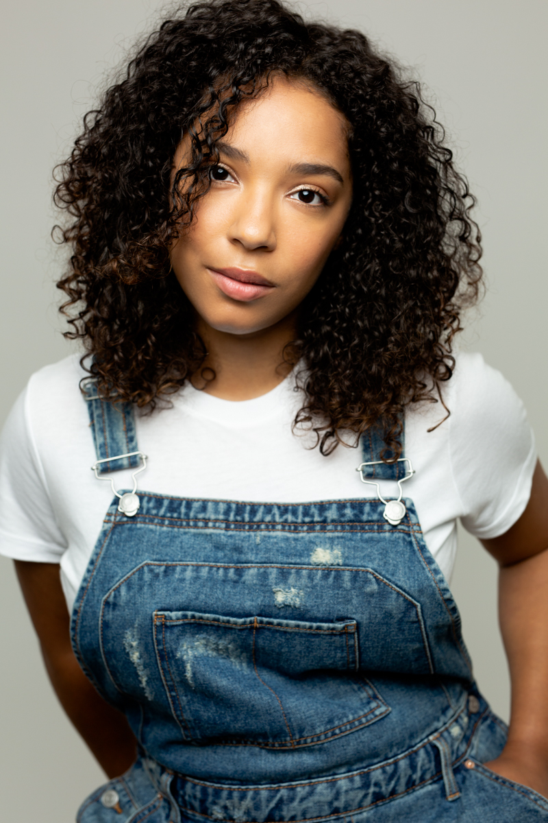 actor Samantha L Thomas large photo