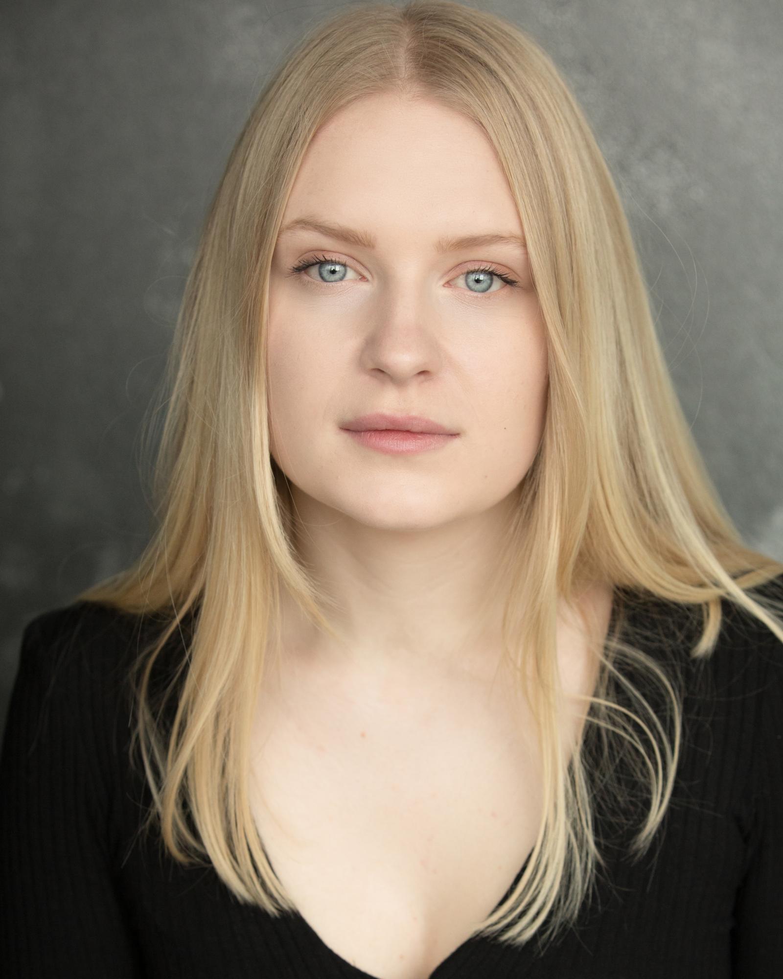 actor Madeleine Kelly large photo