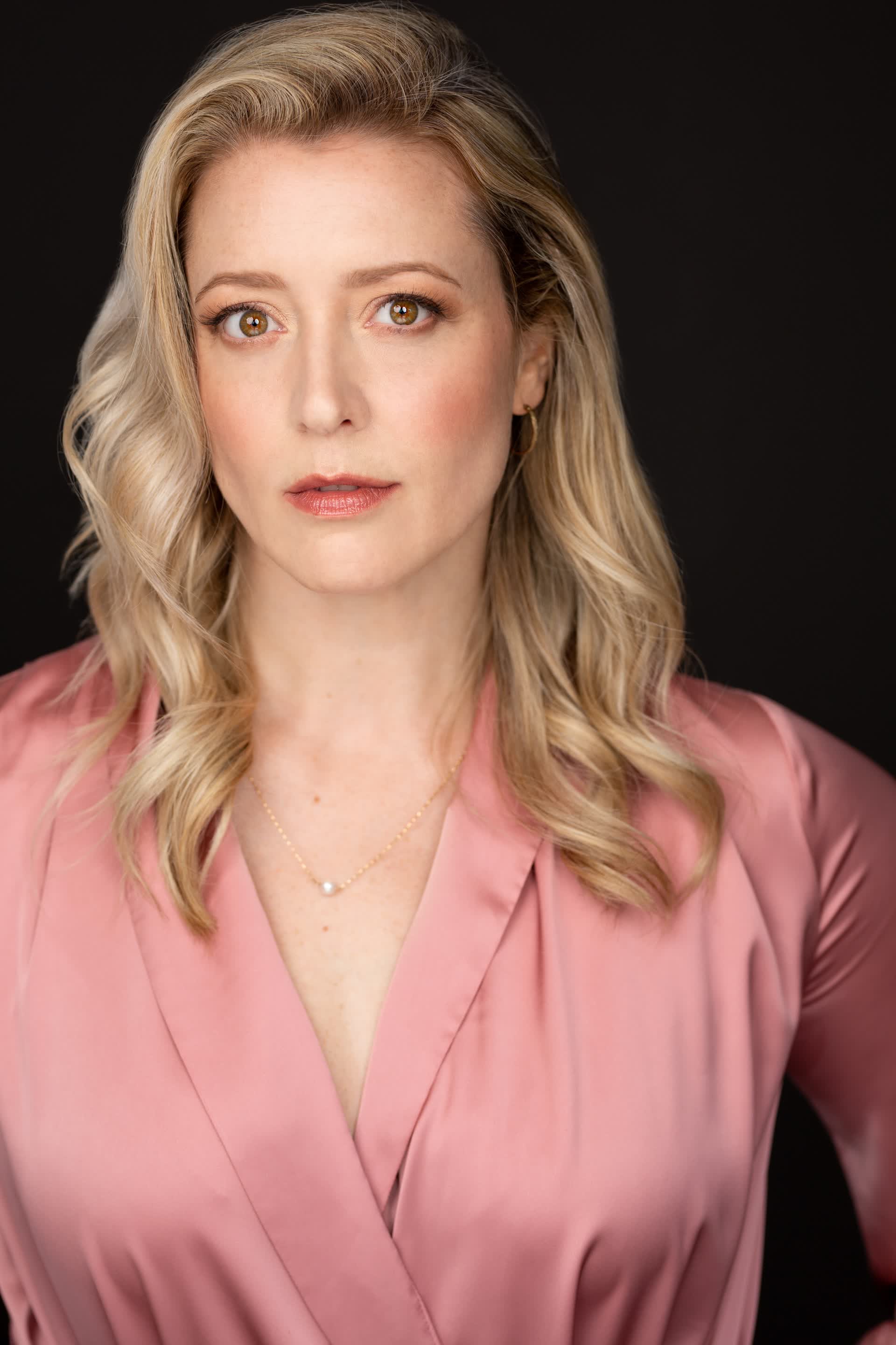 actor Meghan Hemingway large photo