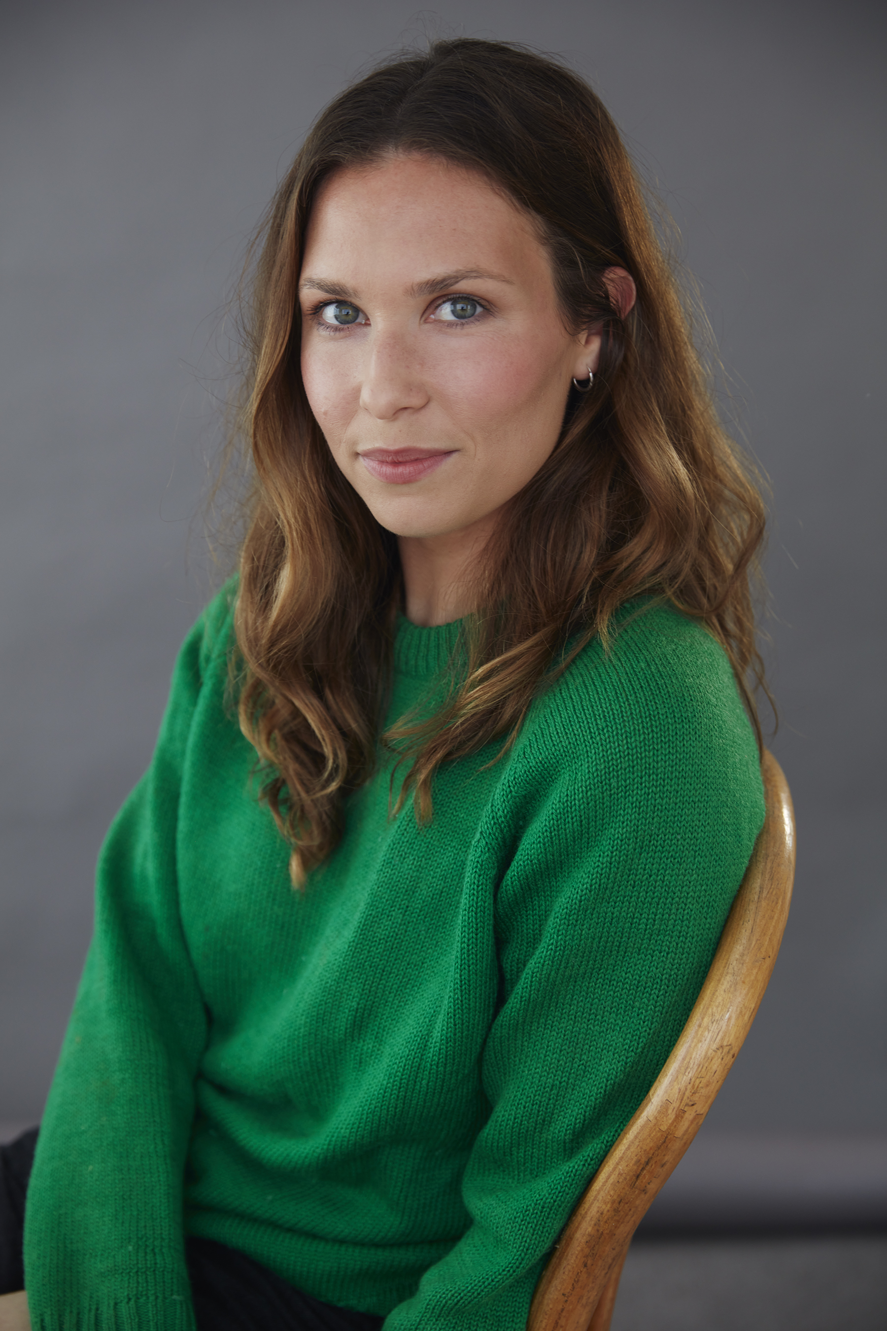 actor Olivia Tennet large photo