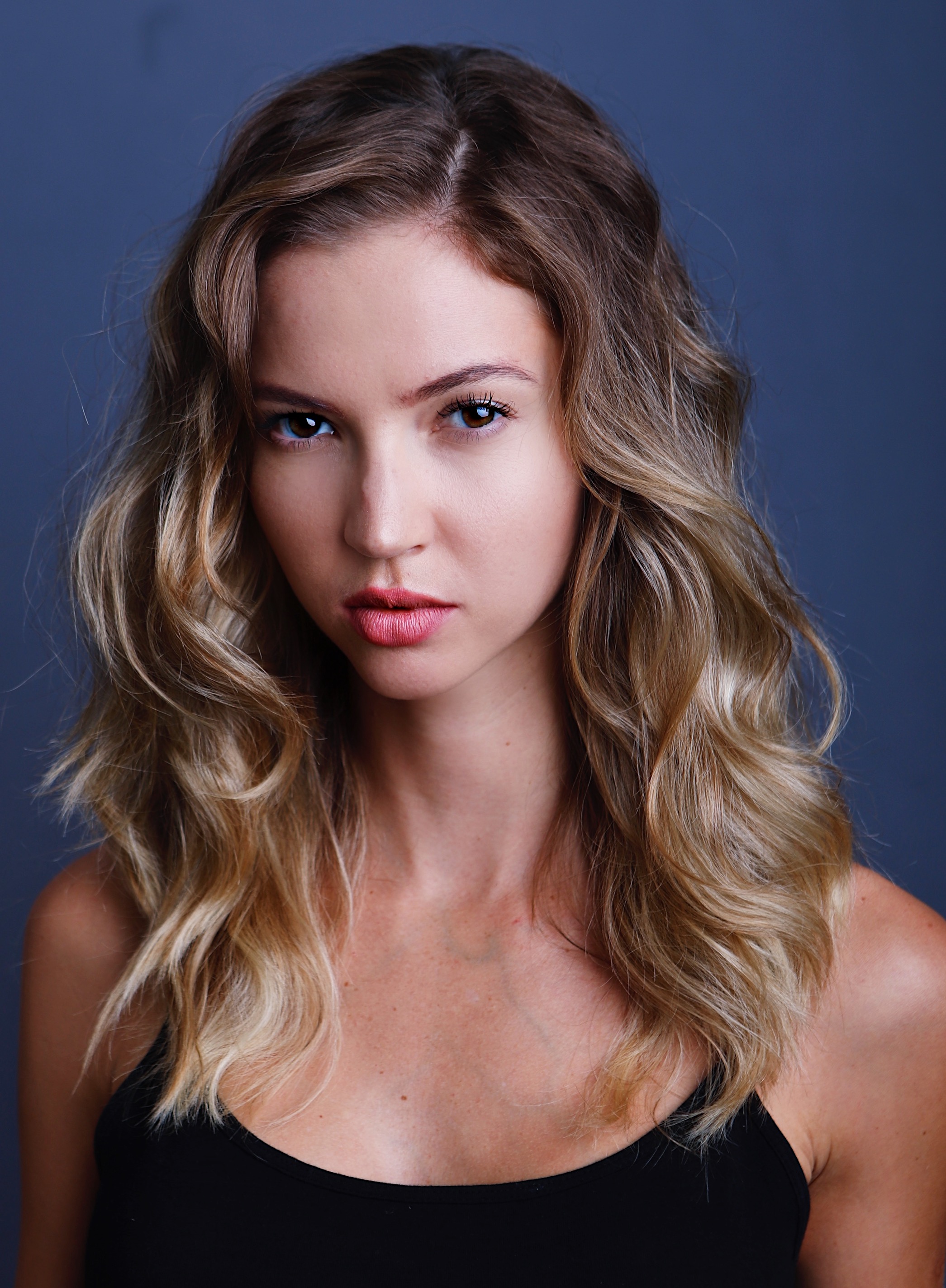 actor Karina Bezell large photo