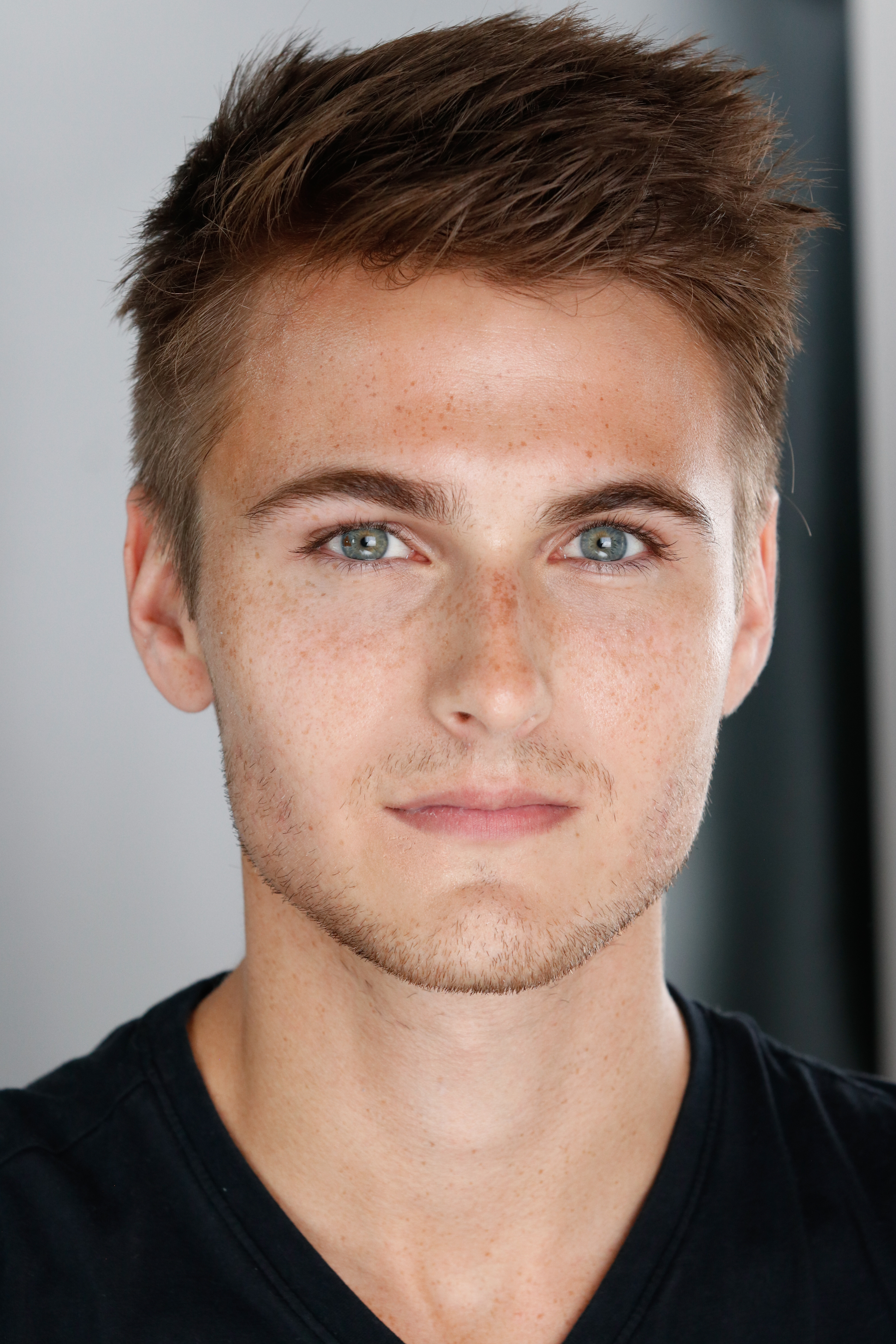 actor Evan Castelloe large photo