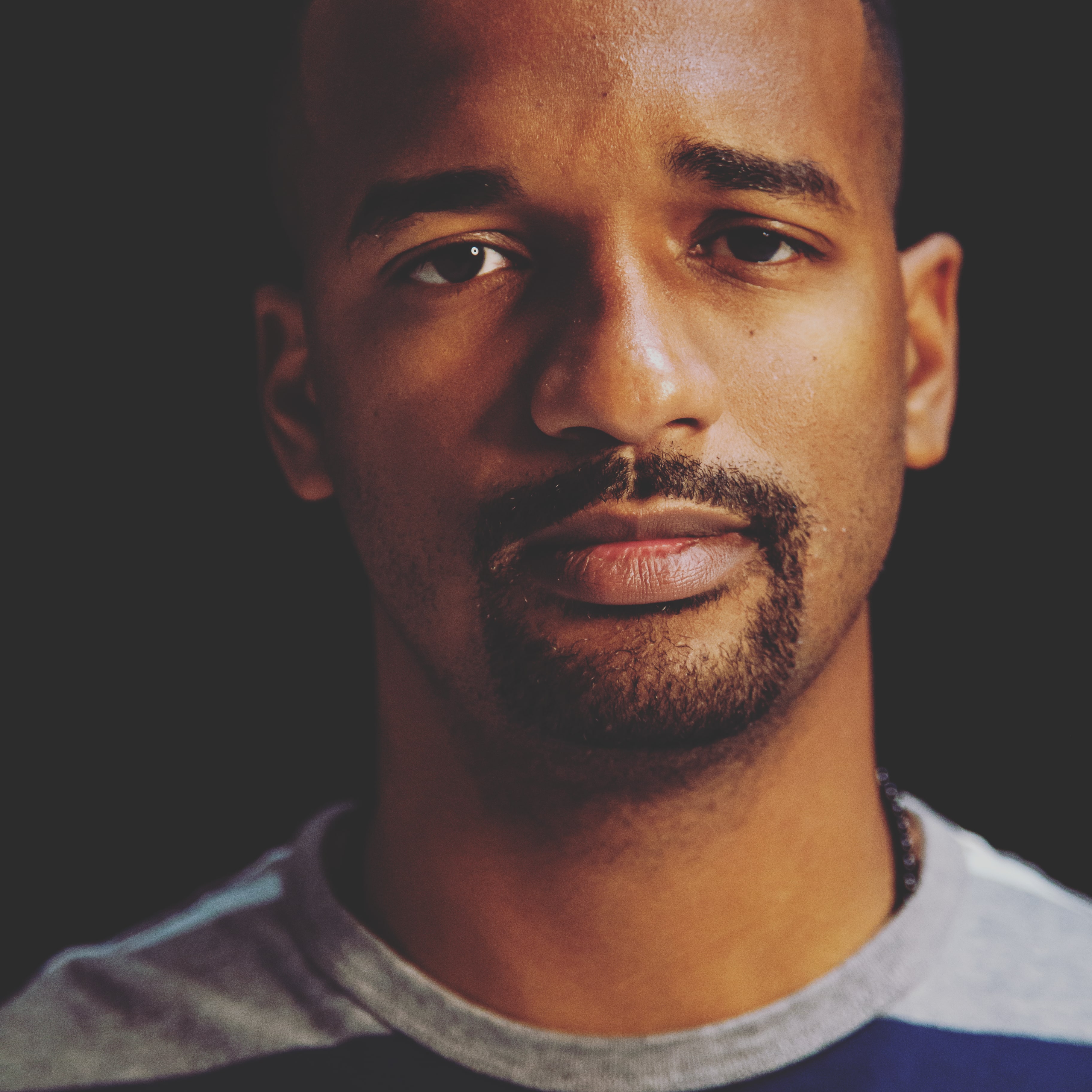 actor Kenry Allan Hutchinson large photo