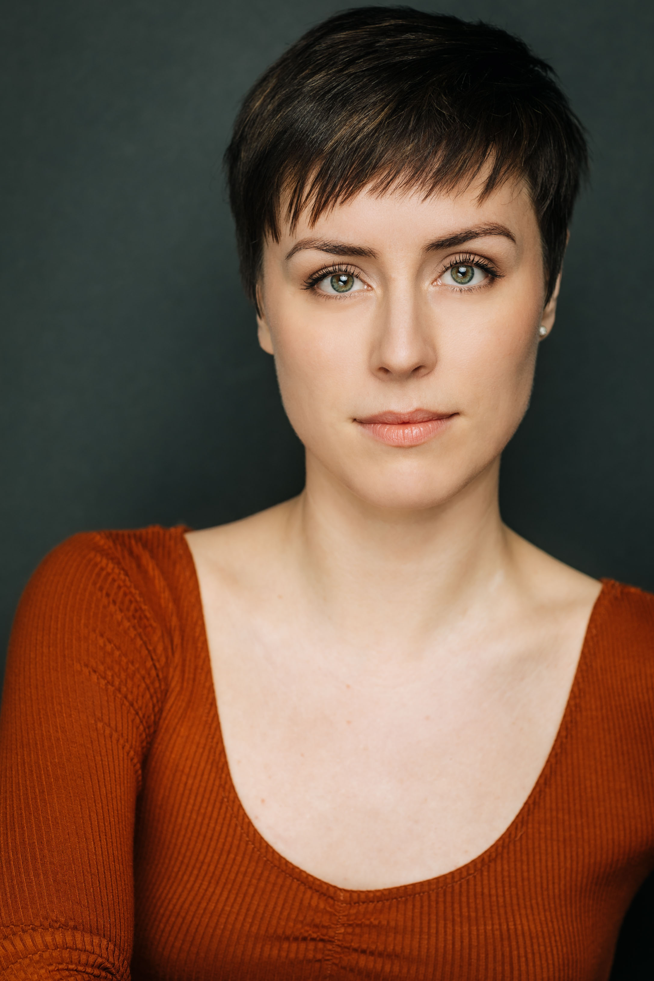 actor Abbey Dutton large photo