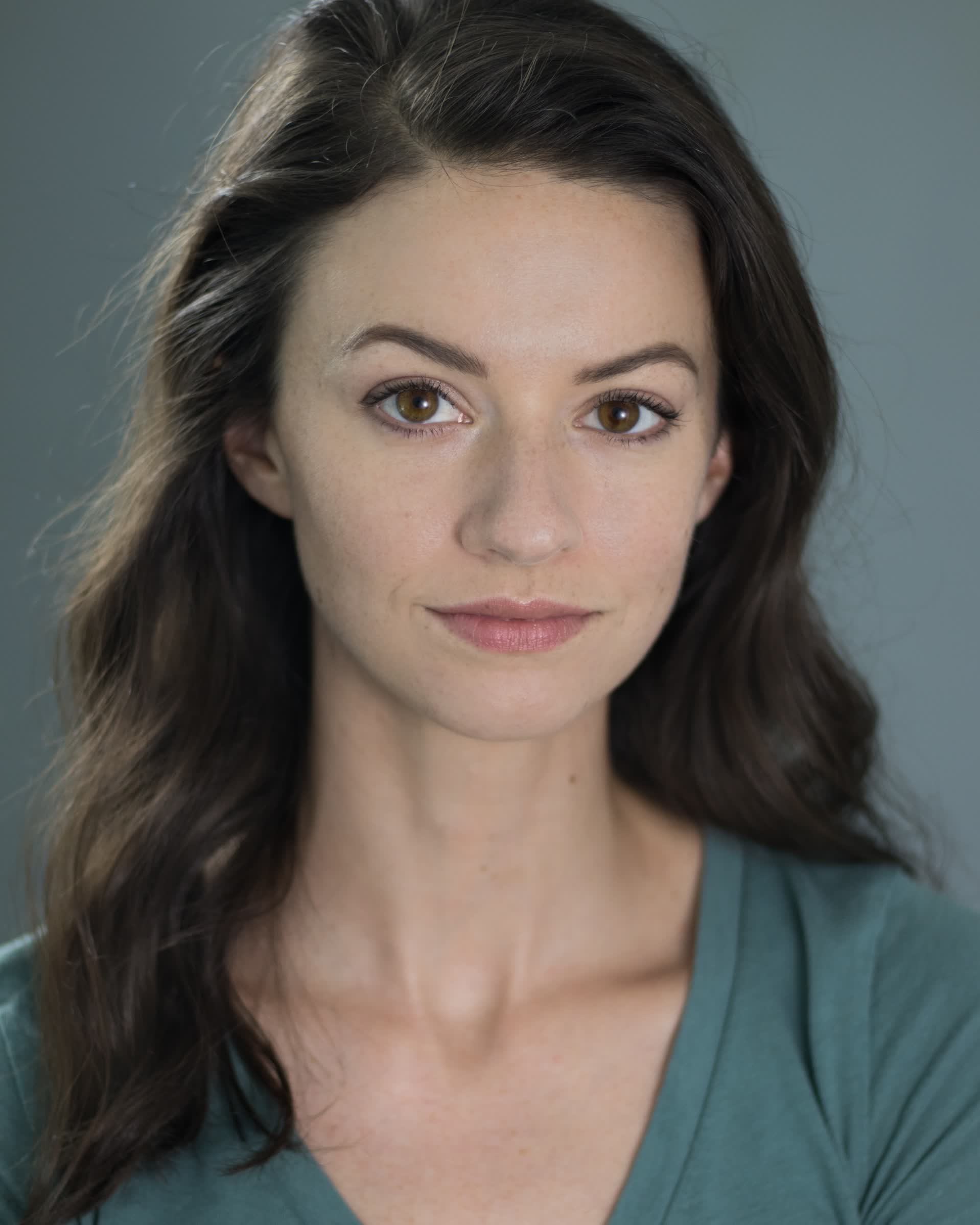 actor Bethany Davenport large photo