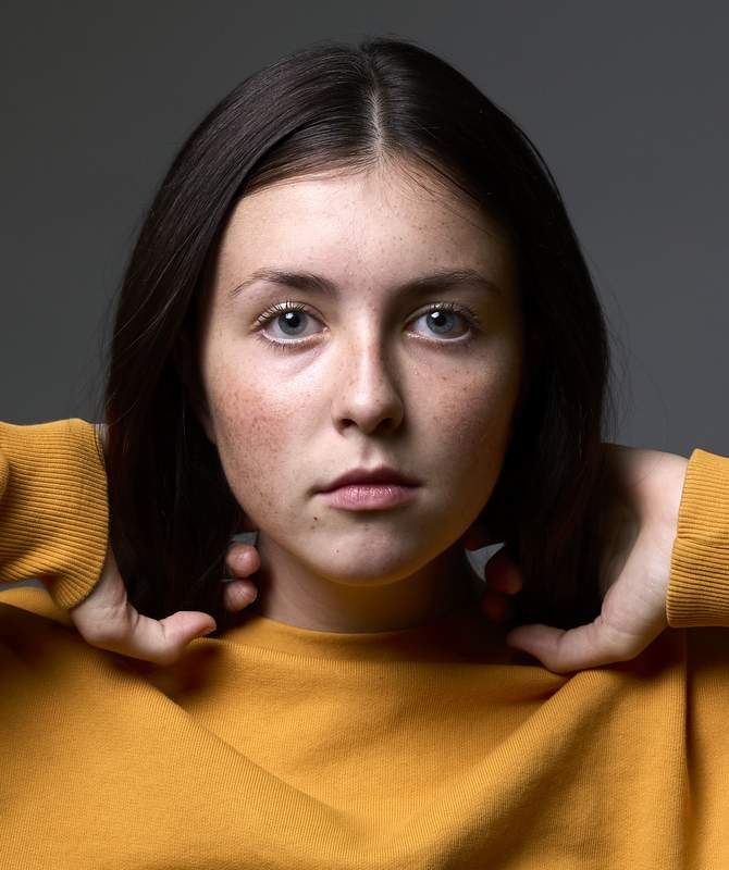 actor Fifi Hart large photo