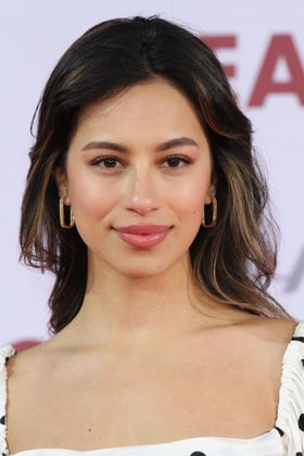 actor Gizem Emre large photo