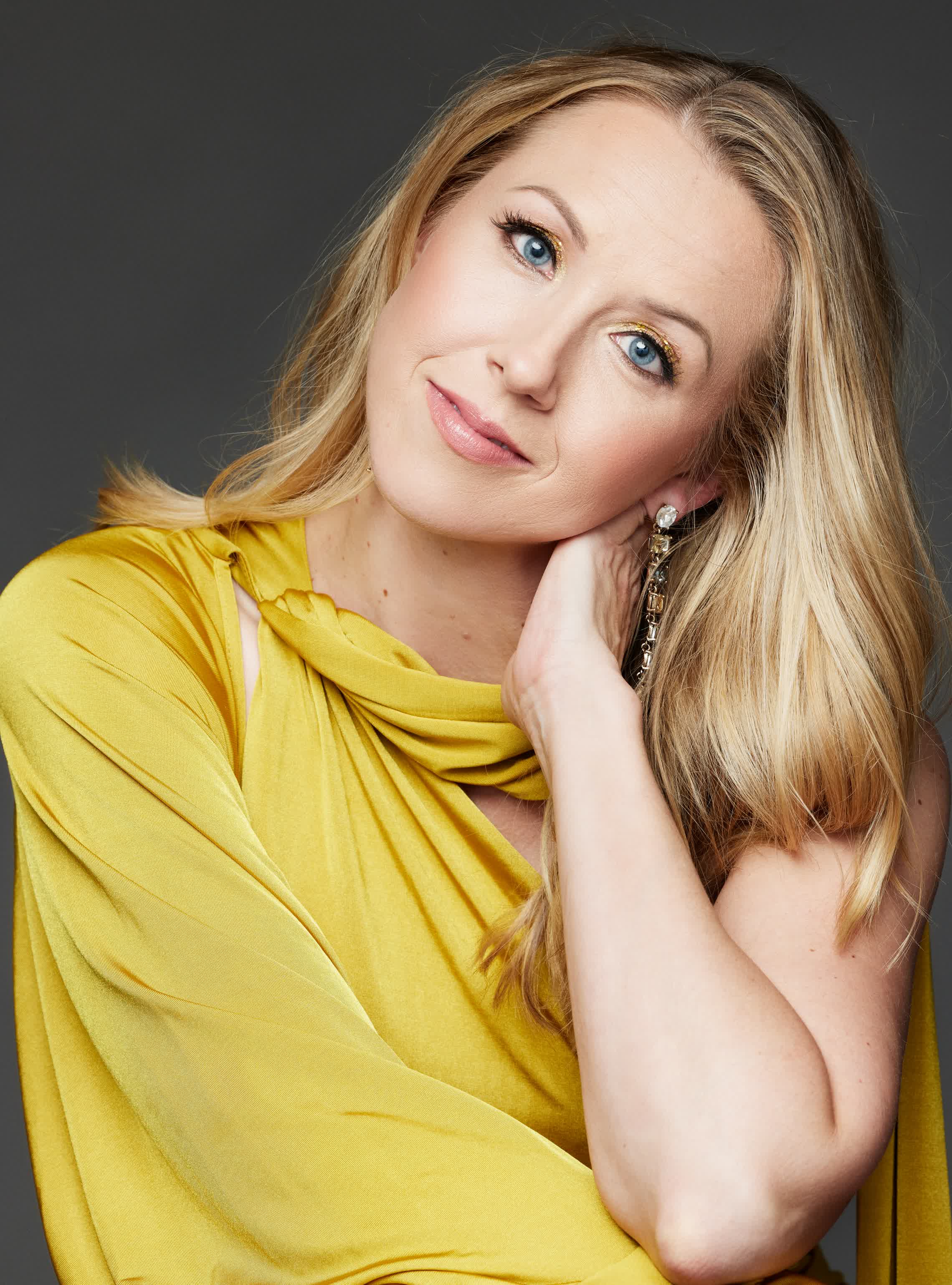 actor Kendra McDermott large photo