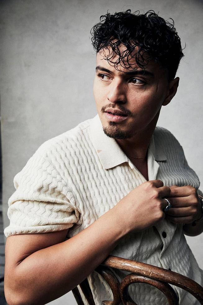 actor Tonatiuh large photo