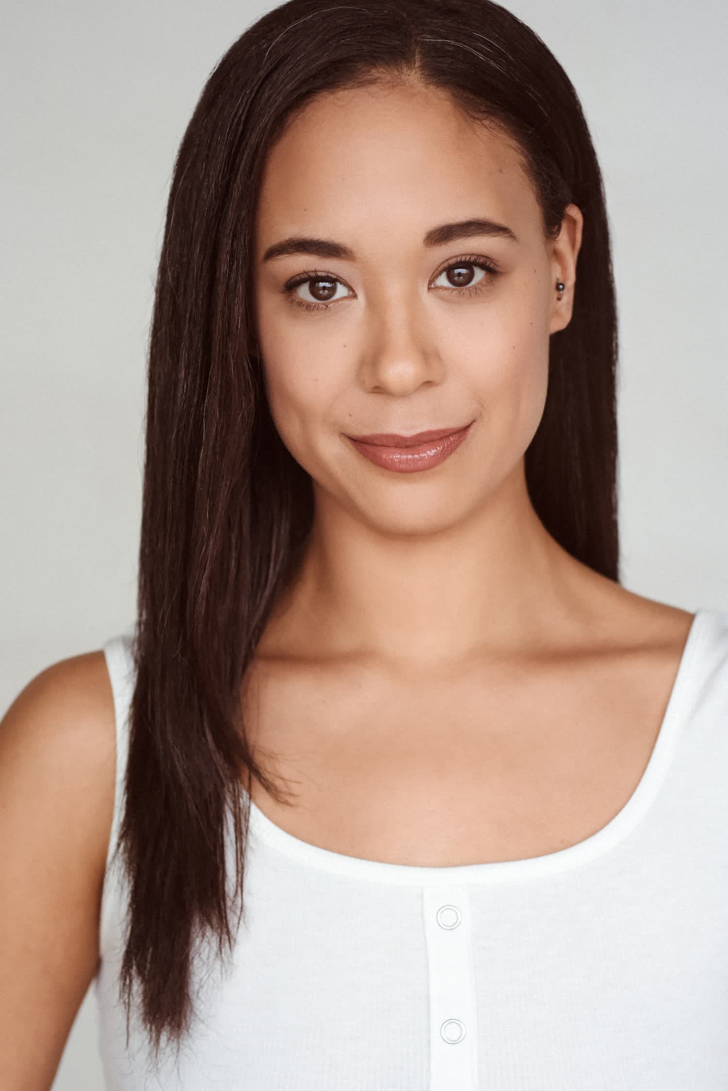 actor Lydia Campbell large photo