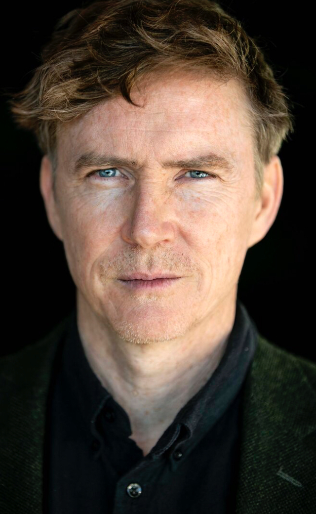 actor Julian Casey large photo