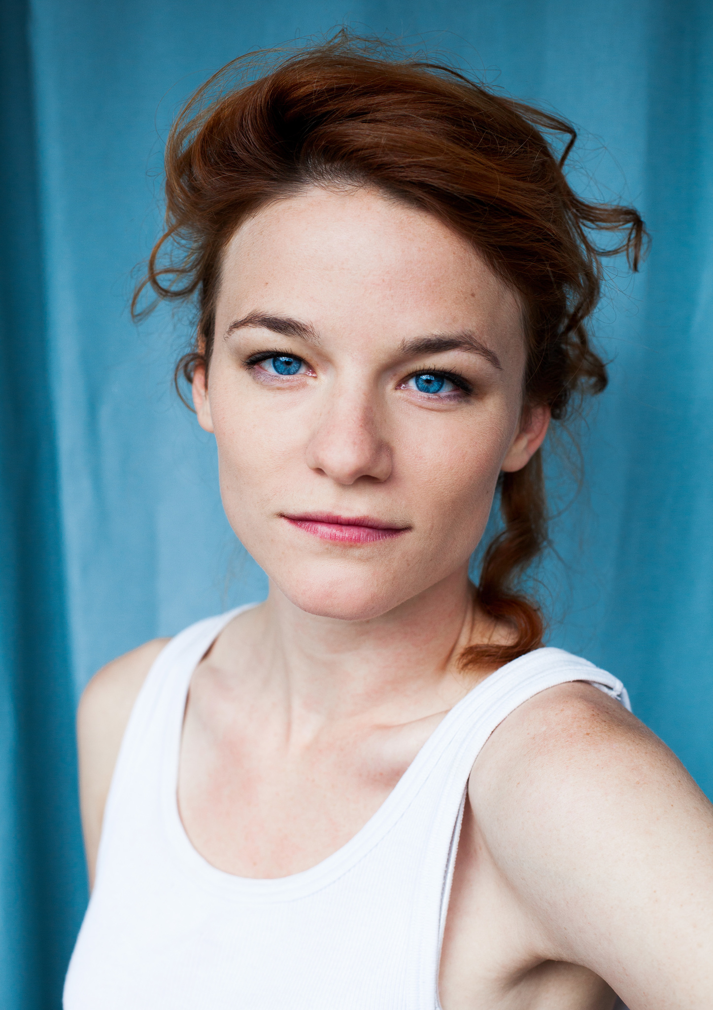 actor Valerie Pachner large photo