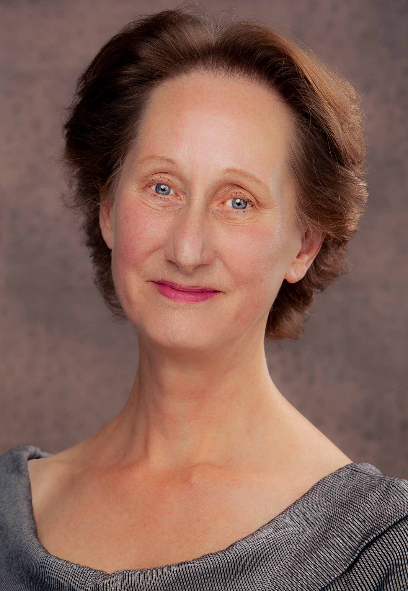 actor Vivienne Soan large photo