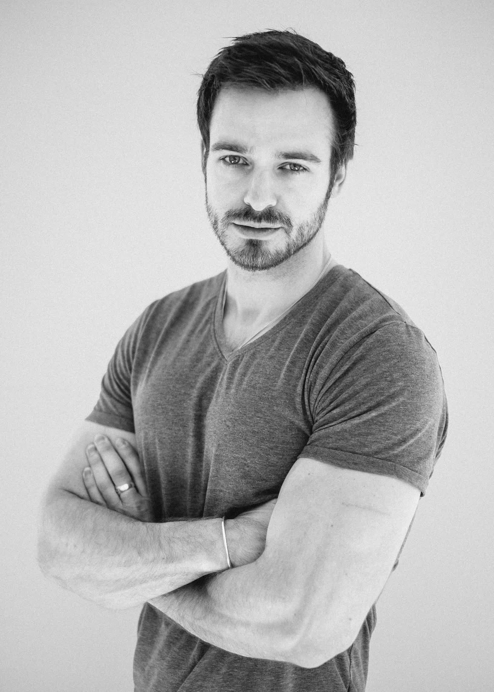 actor Jake Stormoen large photo