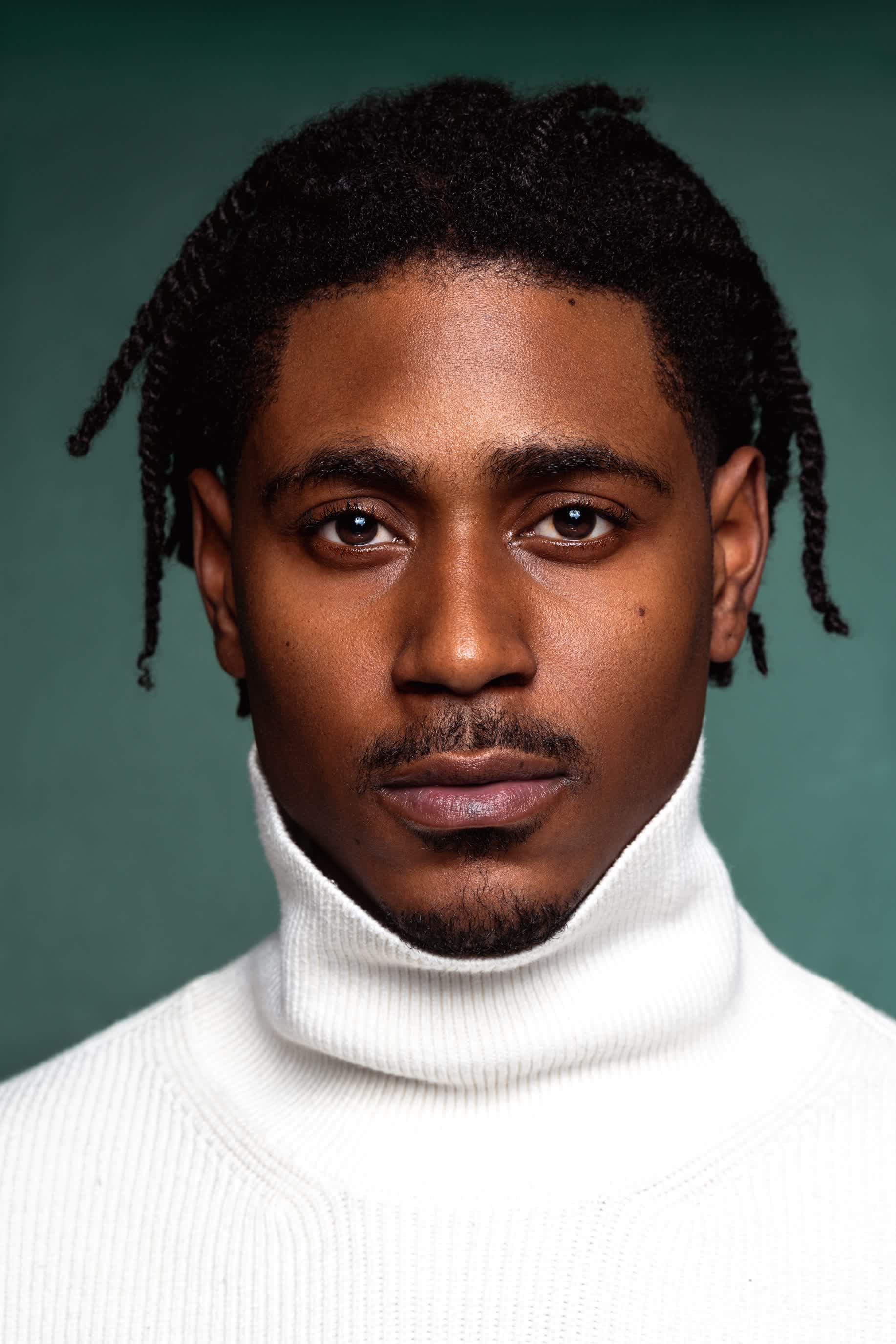 actor Xavier Scott Evans large photo