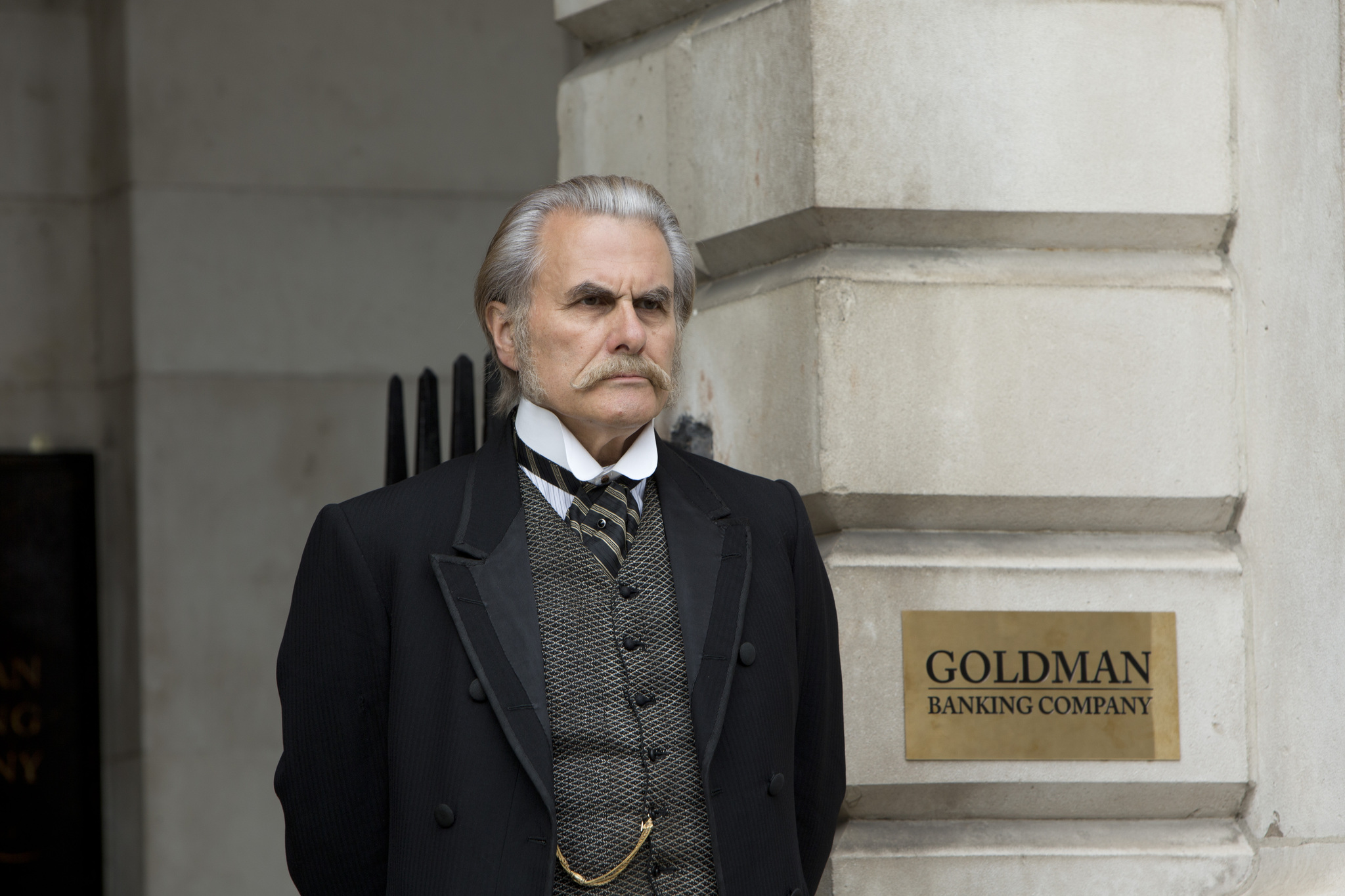 actor Oliver Cotton large photo