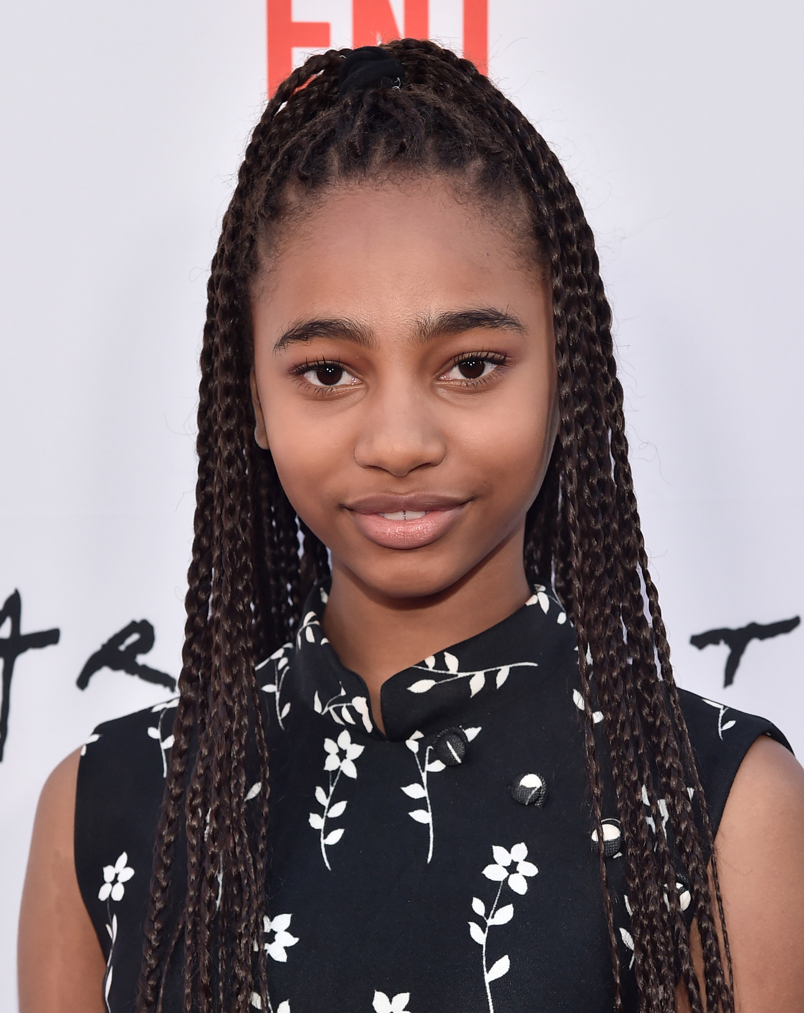 actor Tayler Buck large photo