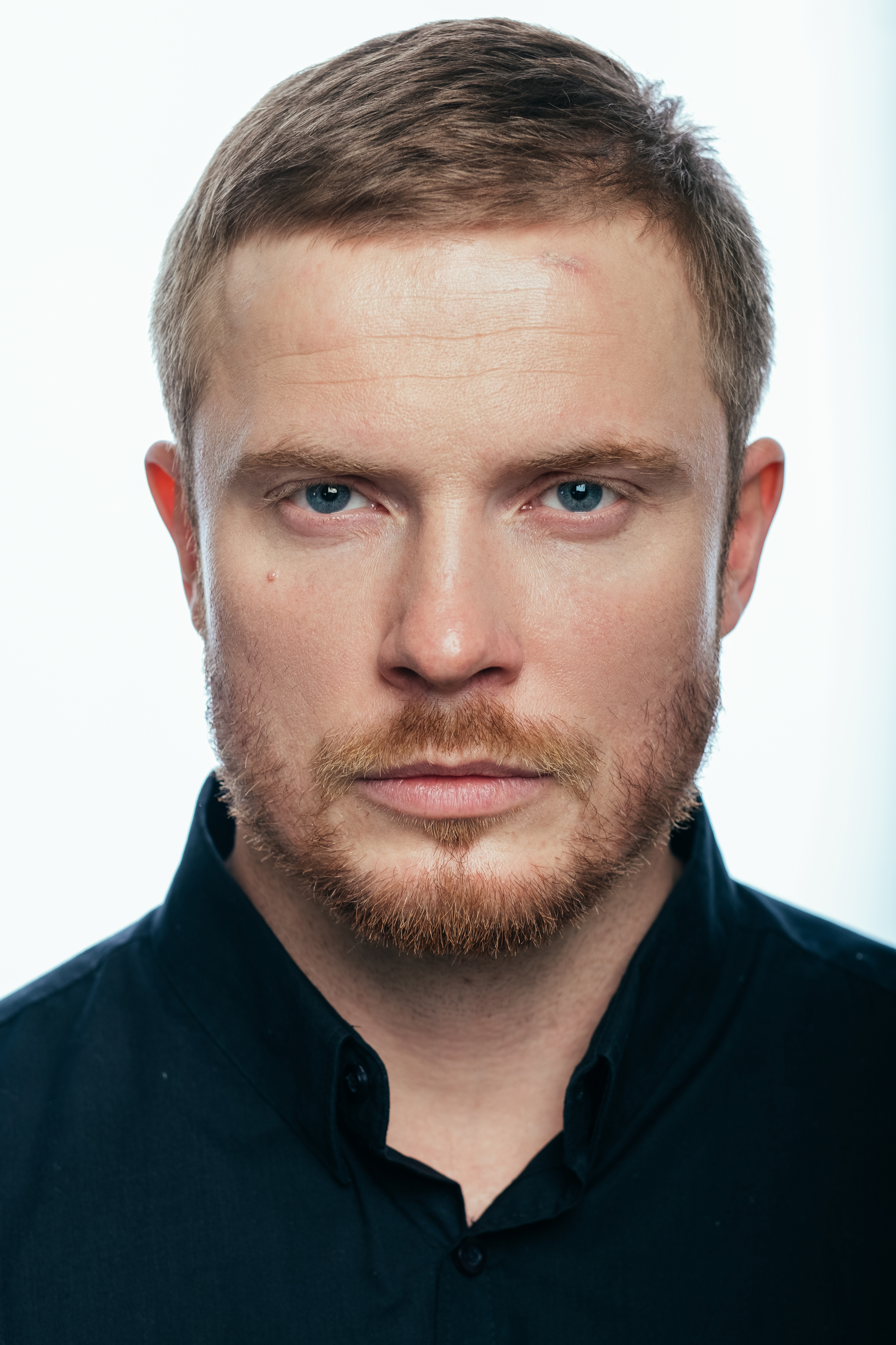 actor Anton Pampushnyy large photo