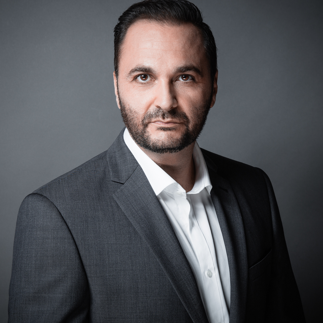 actor Elie Gemael large photo