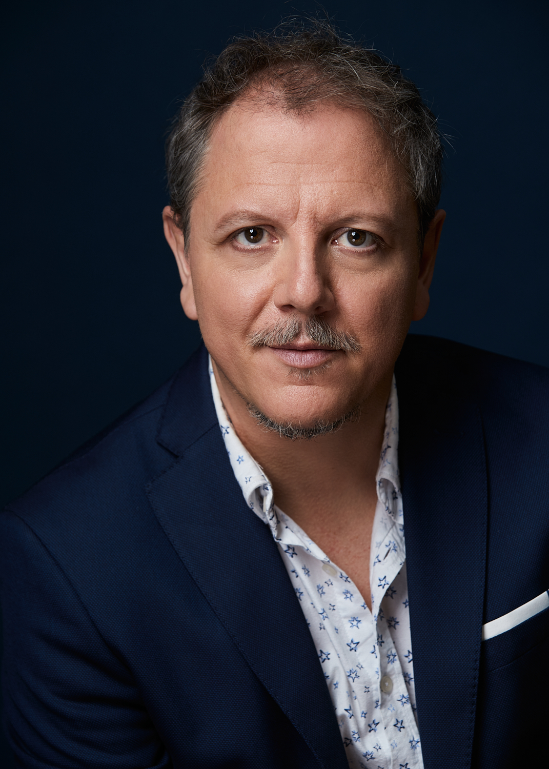 actor Óscar de la Fuente large photo