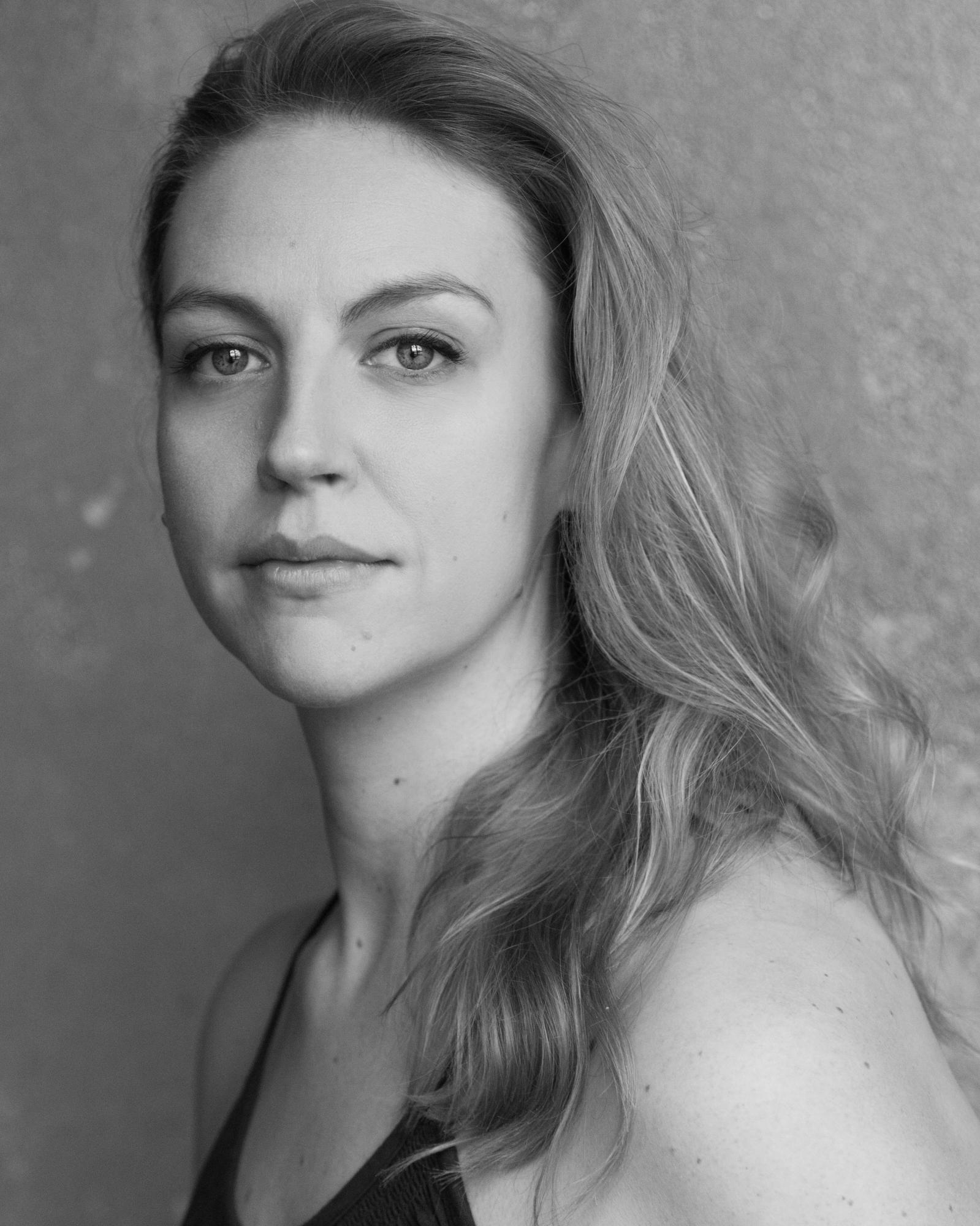 actor Caitlin Innes Edwards large photo