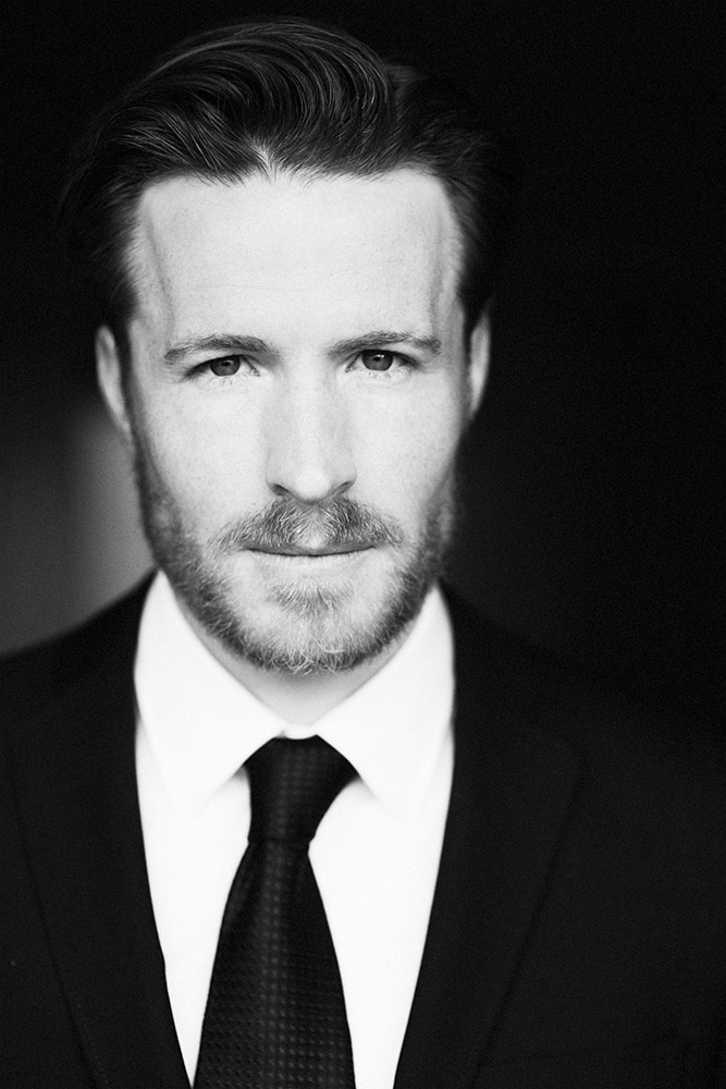 actor Jesse Erwin large photo