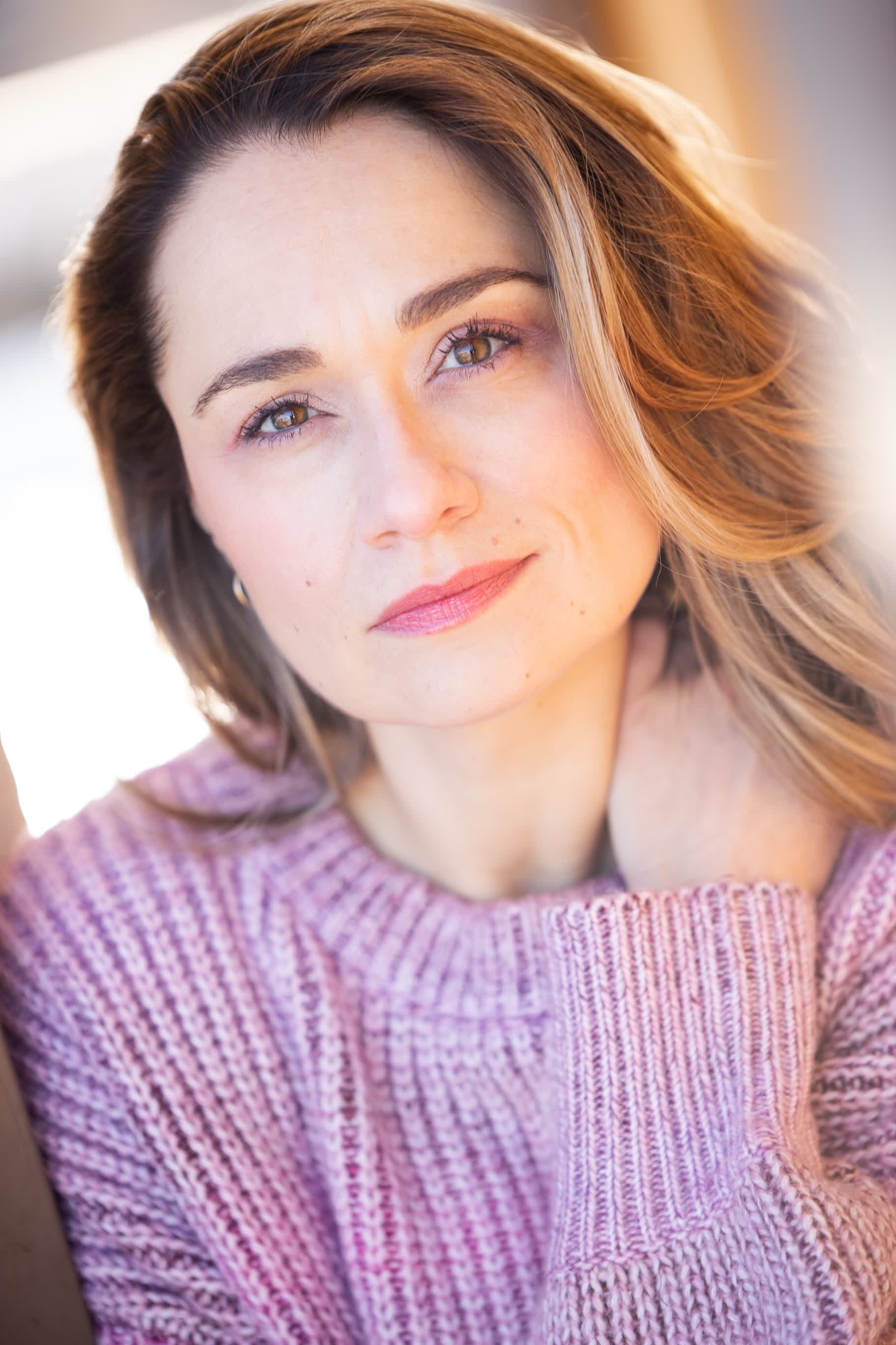 actor Lianne Marie Dobbs large photo