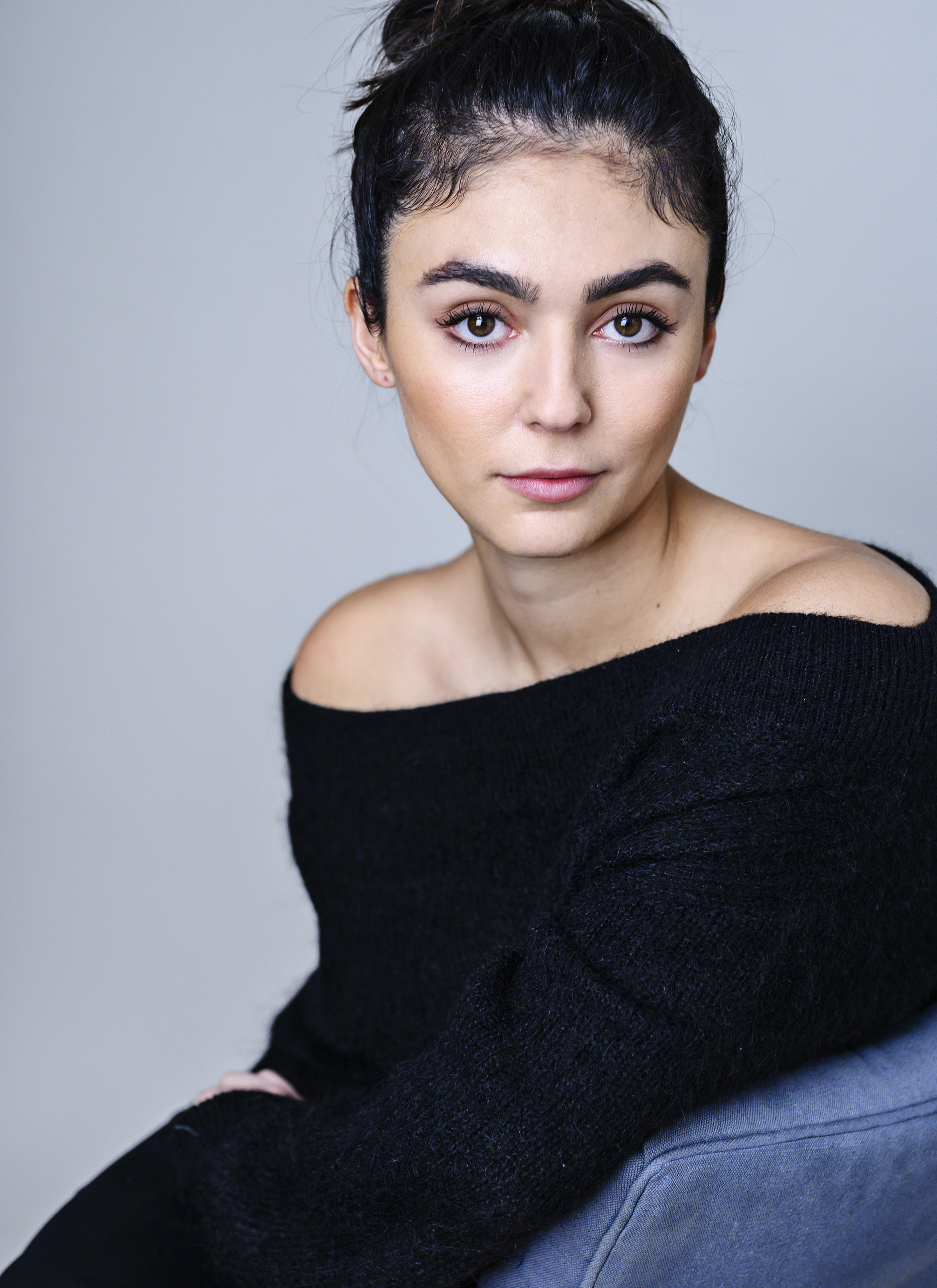 actor Olivia Bernstone large photo