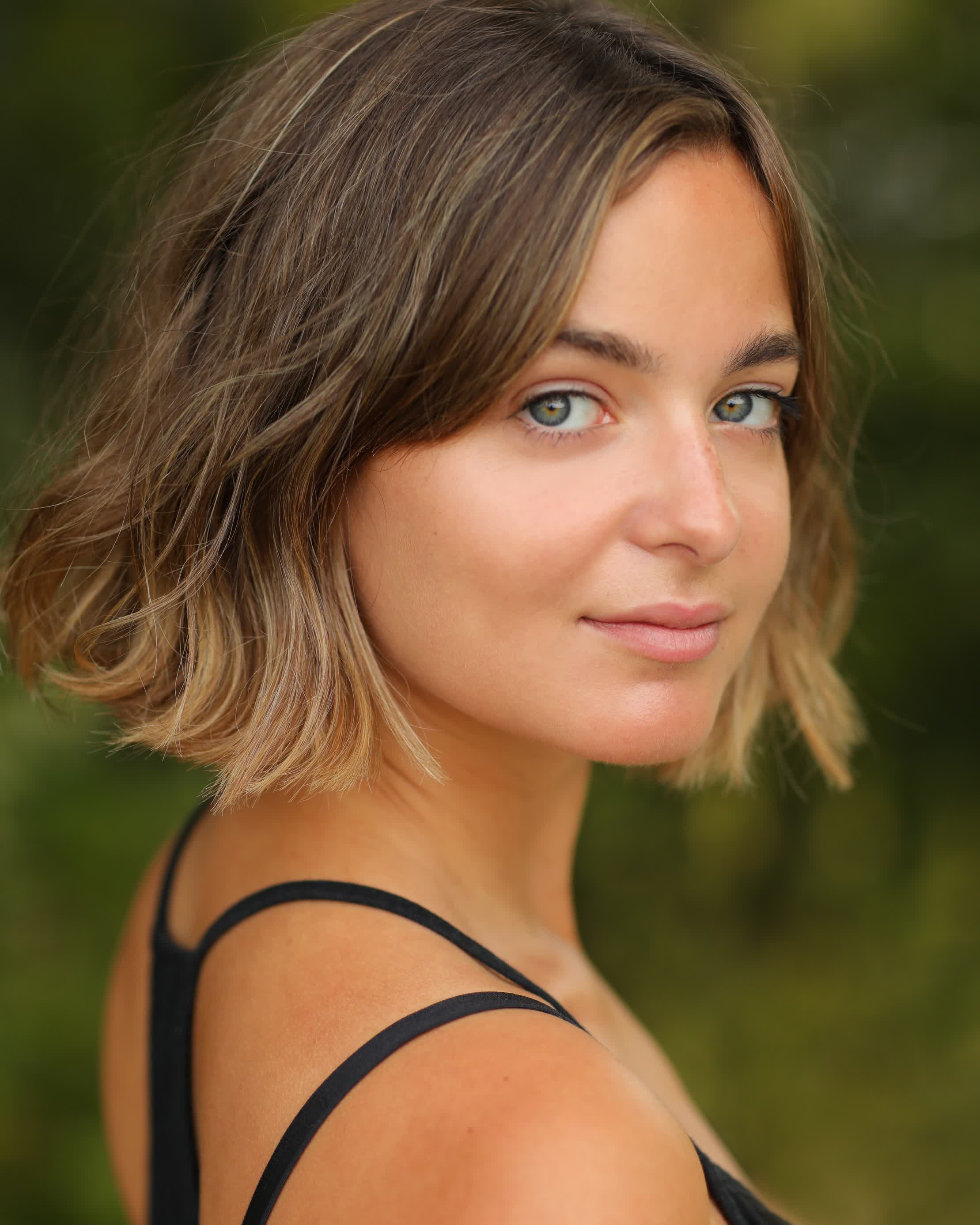 actor Celine Buckens large photo