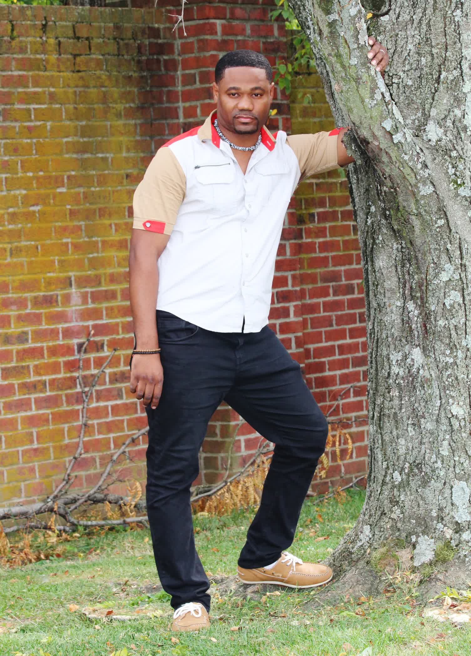 actor Brandon Armstrong large photo