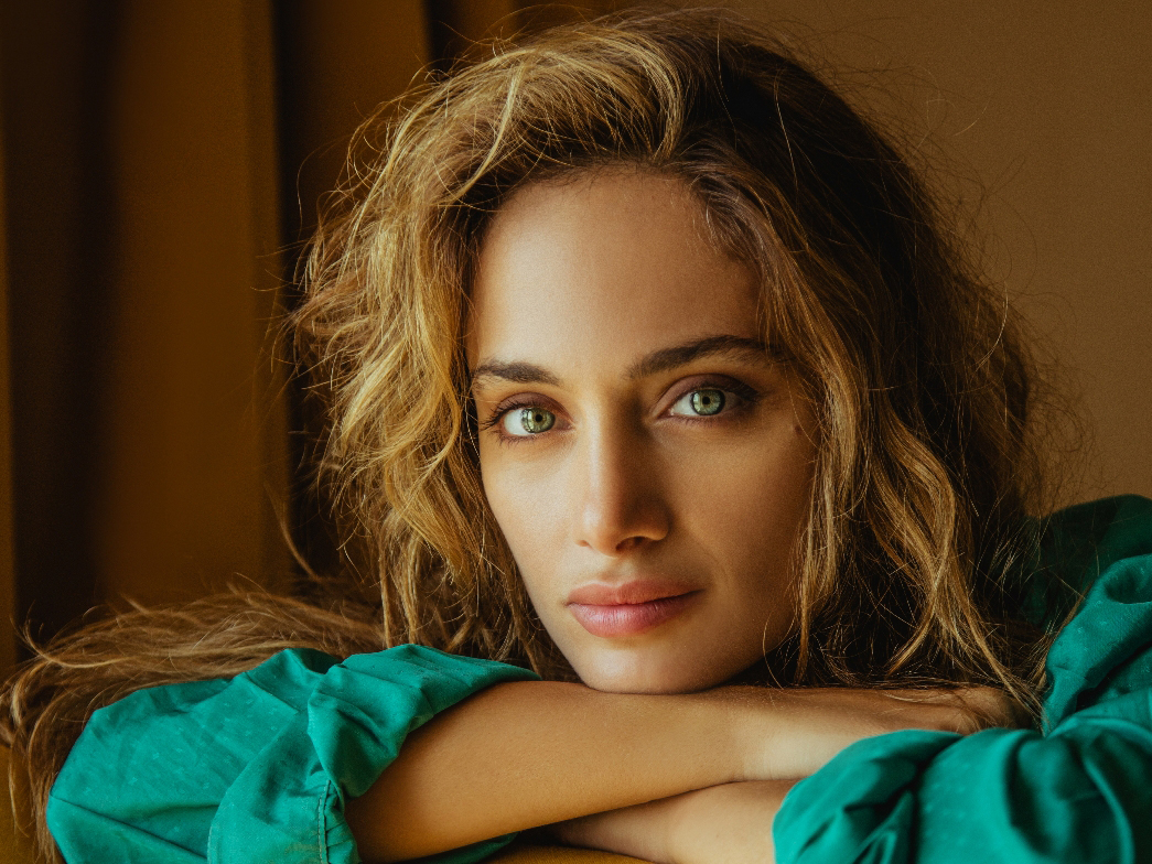 actor Denise Capezza large photo