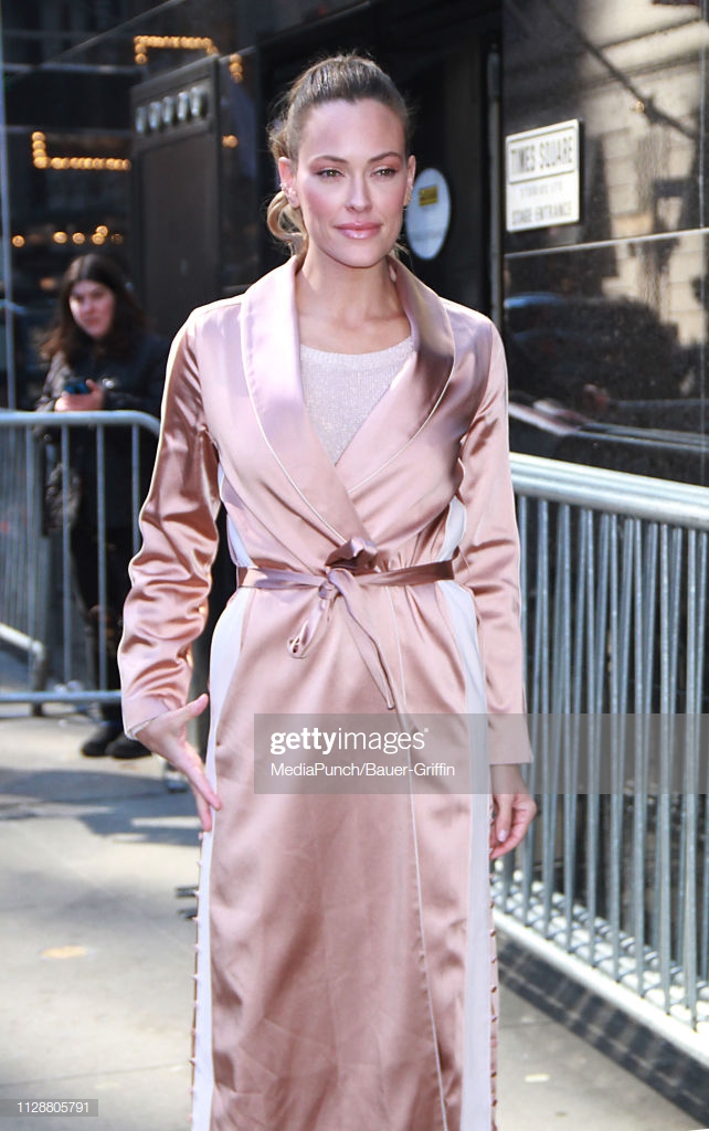 actor Peta Murgatroyd large photo