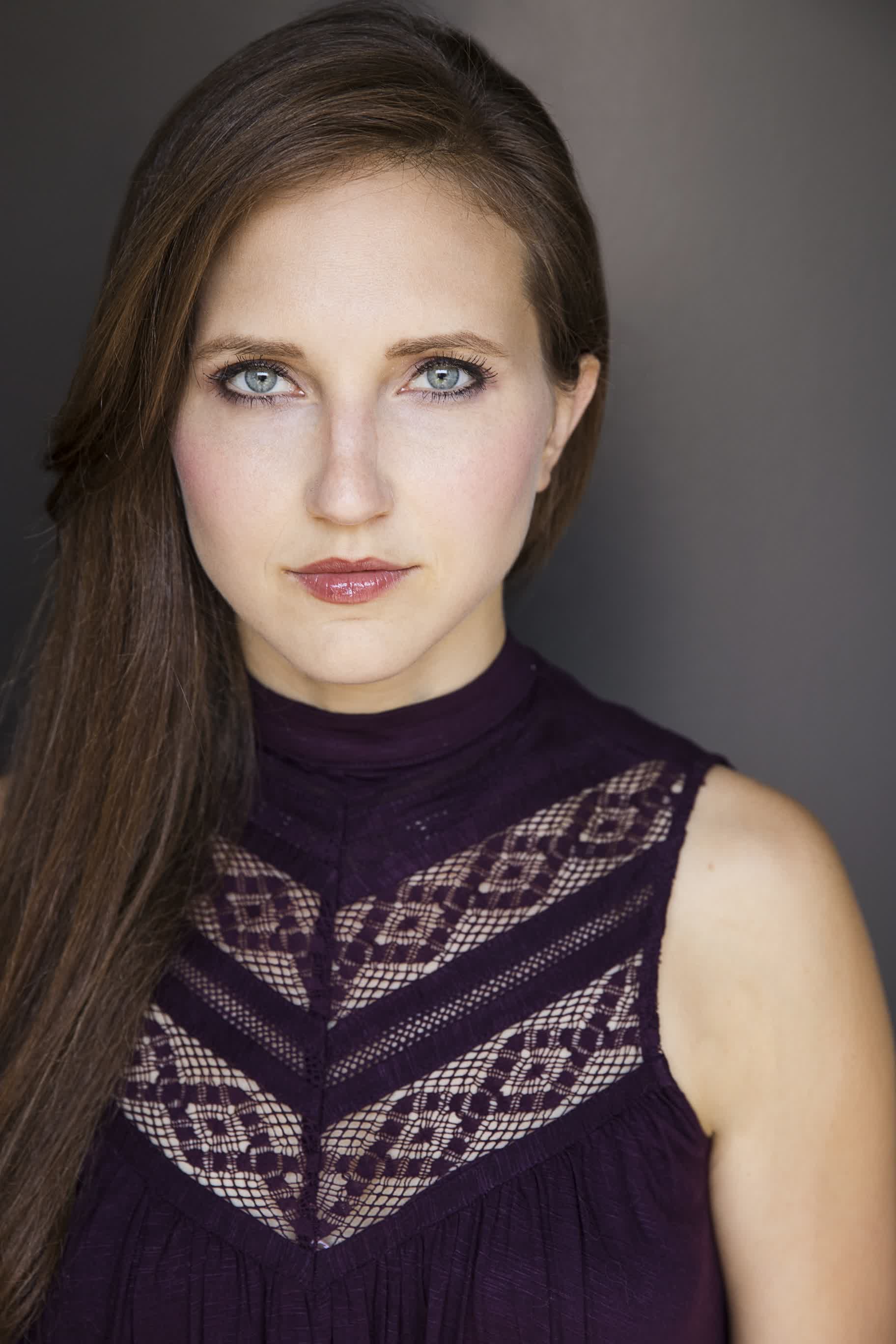 actor Emily Decker large photo