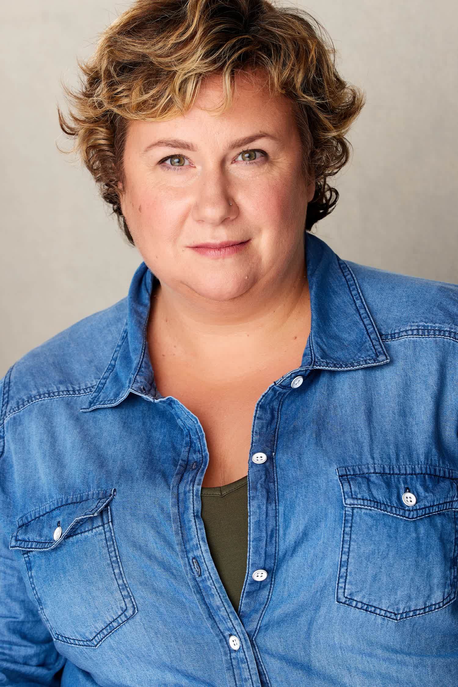 actor Claire Alpern large photo