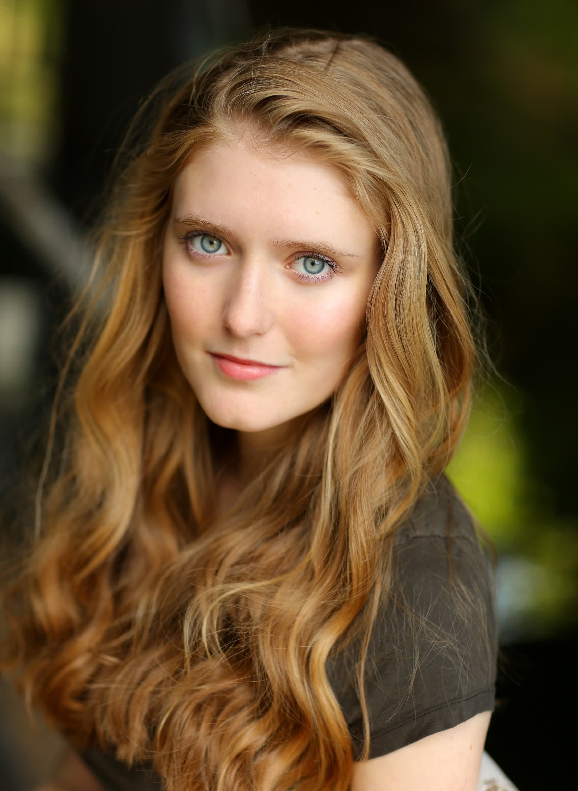 actor Ella Jarvis large photo