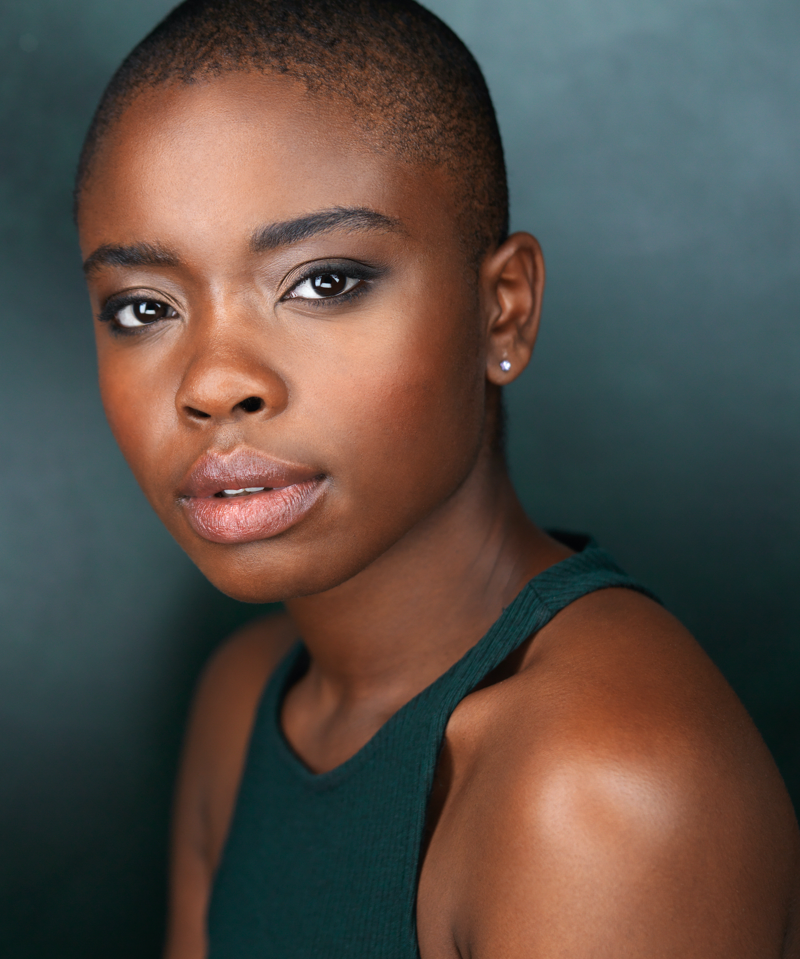 actor Joy Sunday large photo