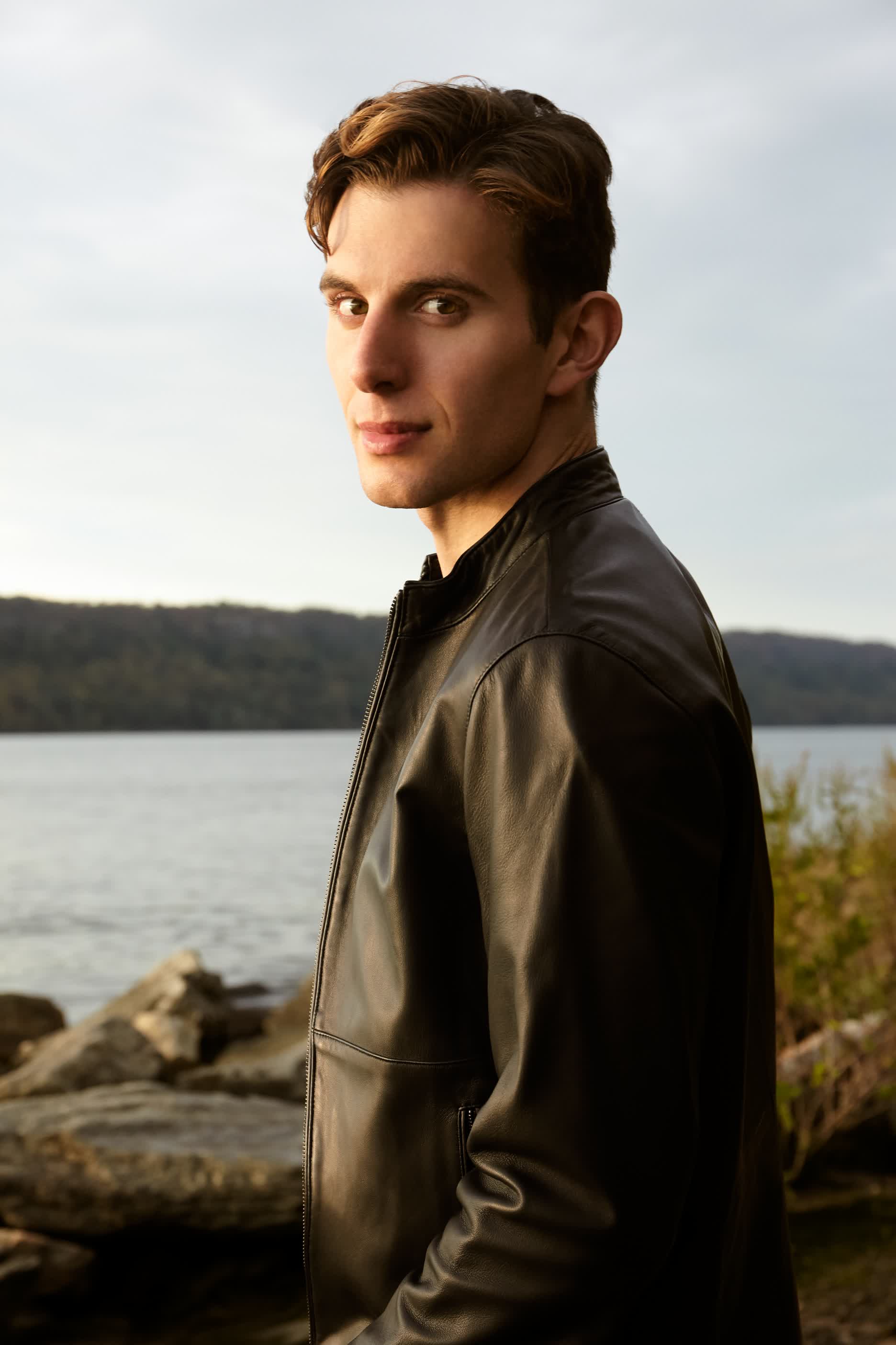 actor Kyle Schliefer large photo