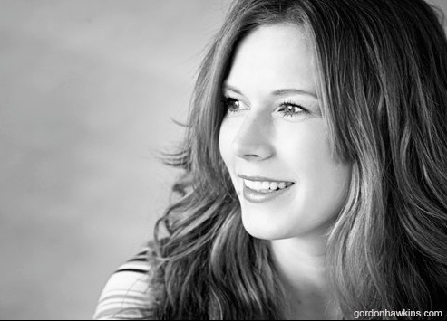 actor Emily Andrews large photo