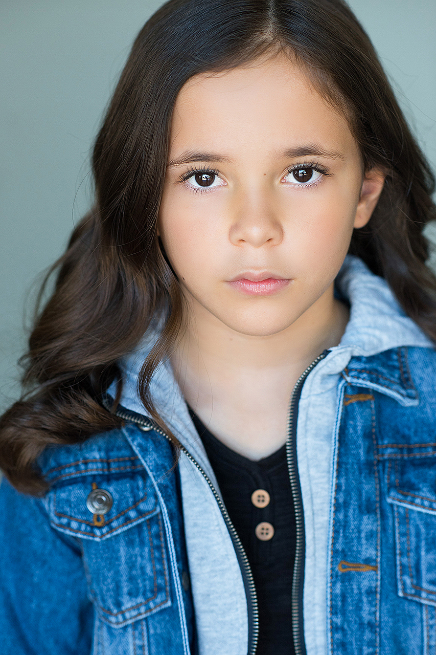 actor Briella Guiza large photo