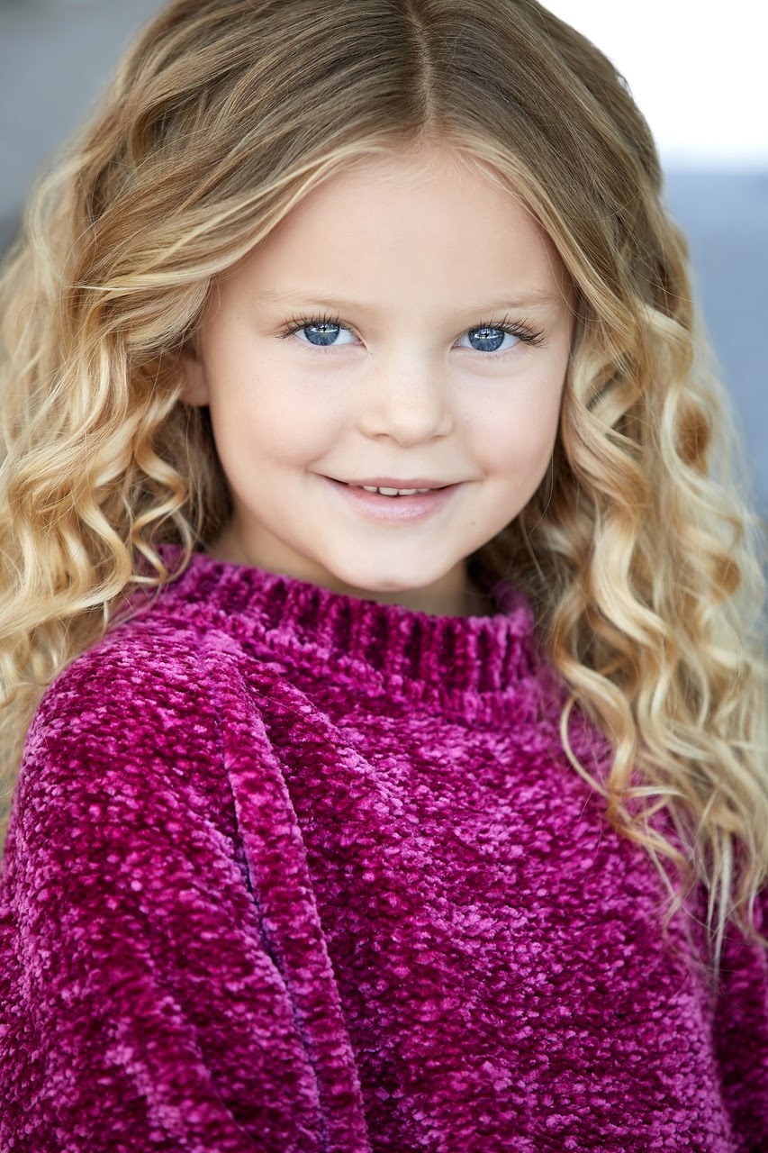 actor Bellaluna Resnick large photo