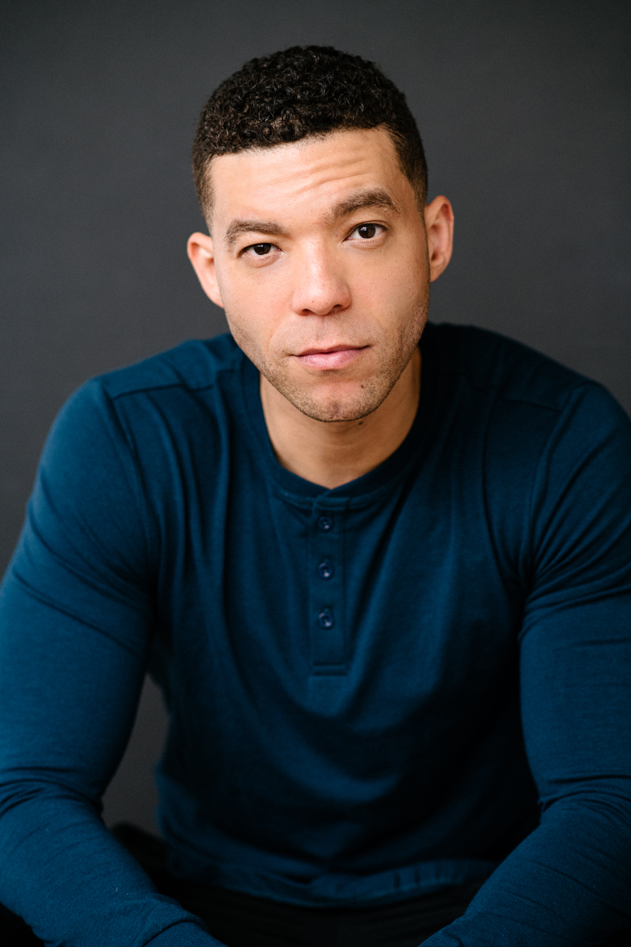 actor Ish Morris large photo