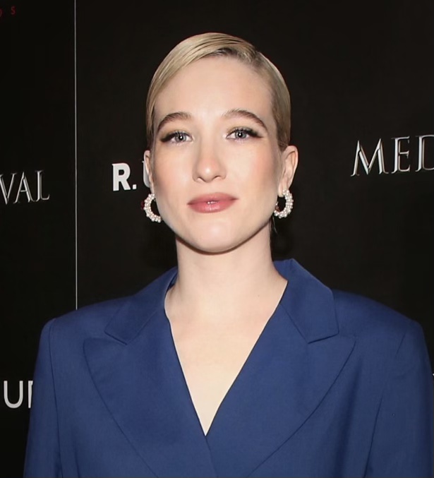 actor Sophie Lowe large photo