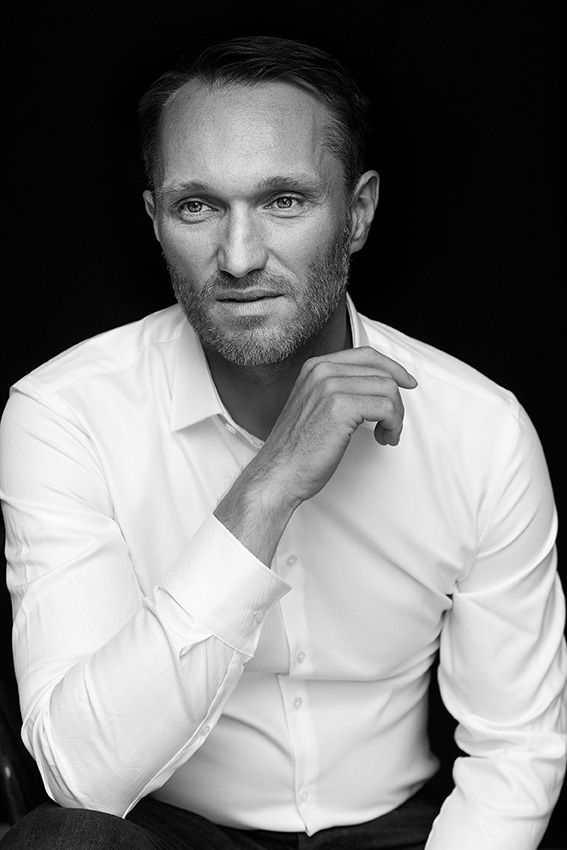 actor Marian Mitas large photo