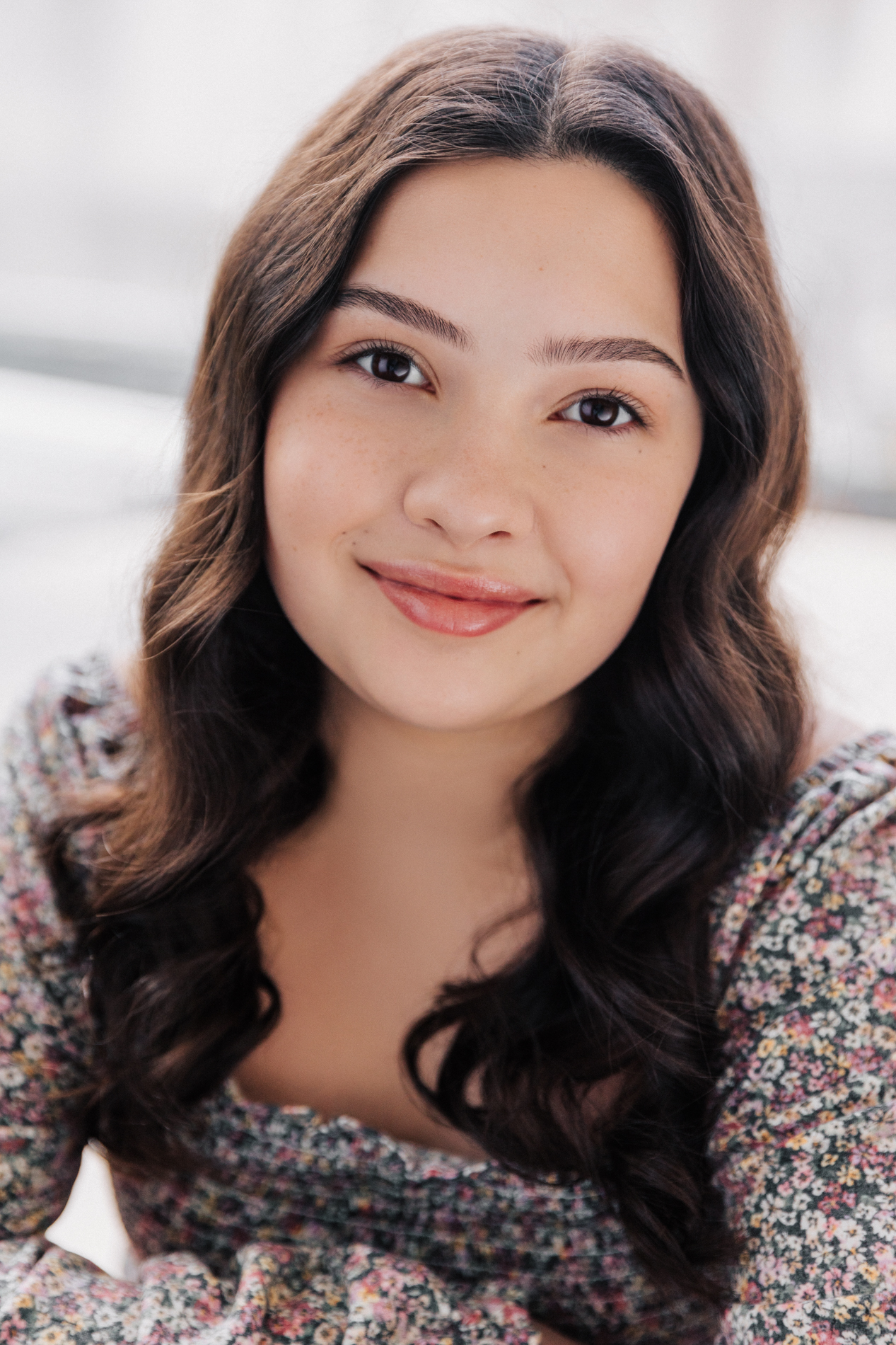 actor Gabriella Uhl large photo