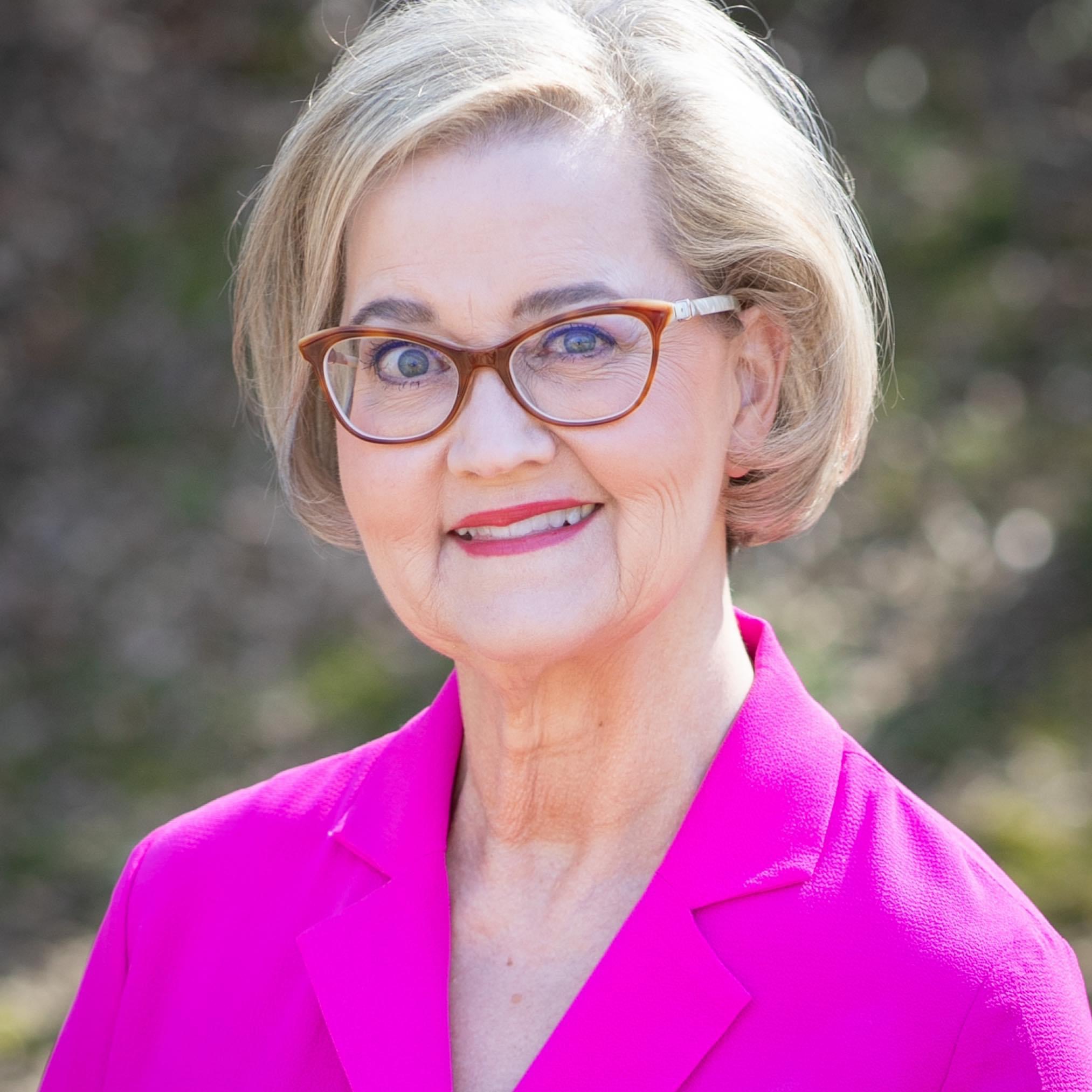 actor Julie Ann Jones large photo