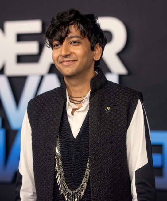 actor Nik Dodani large photo