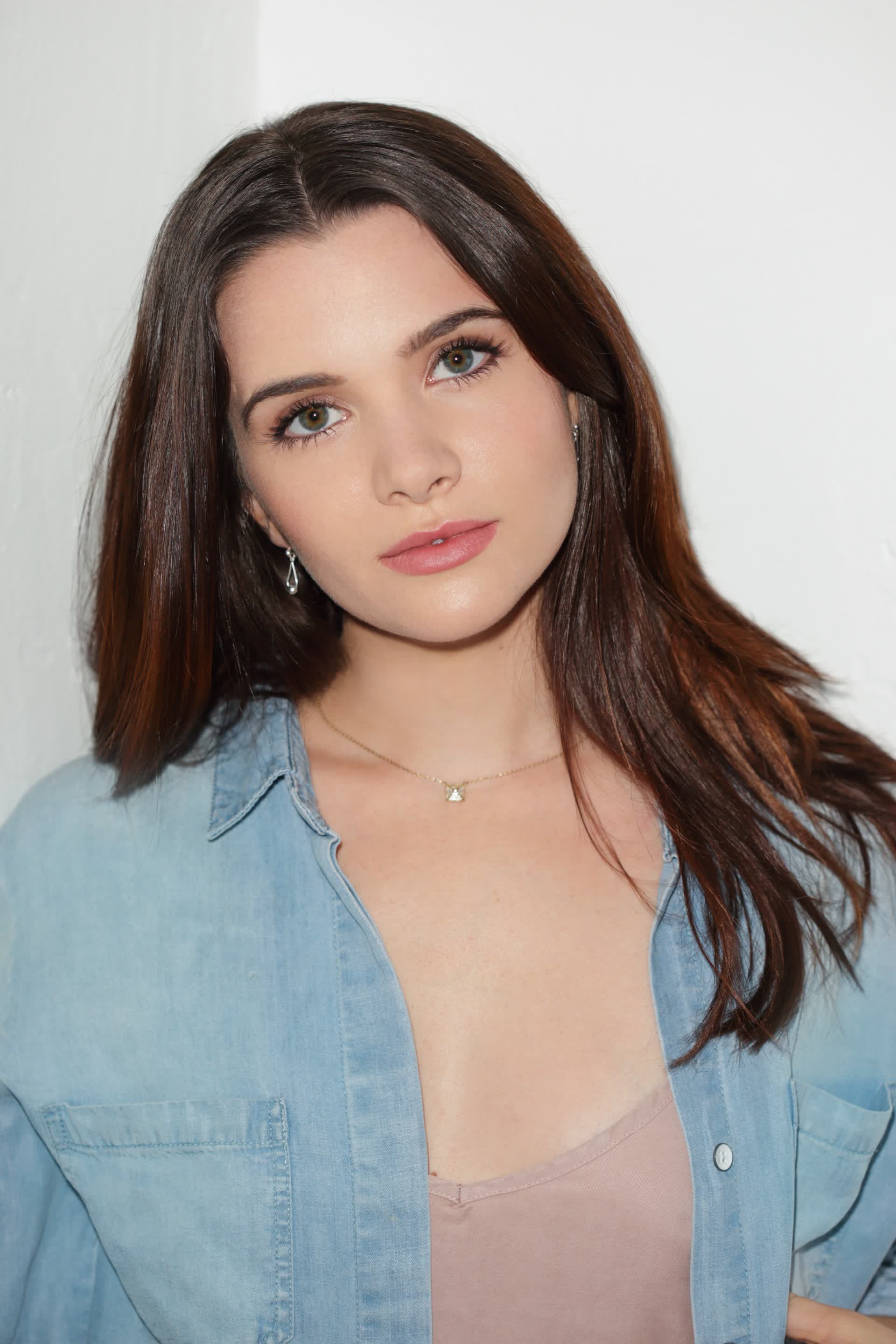 actor Katie Stevens large photo