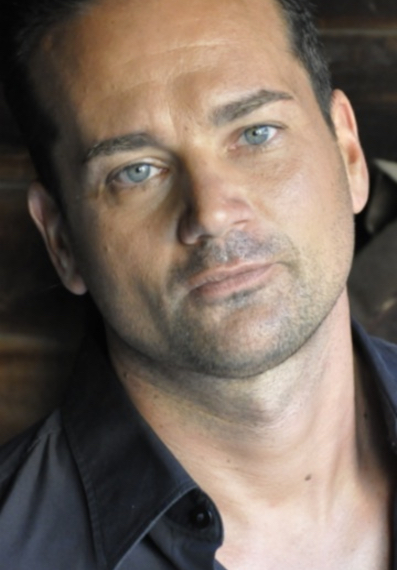 actor John Crickellas large photo