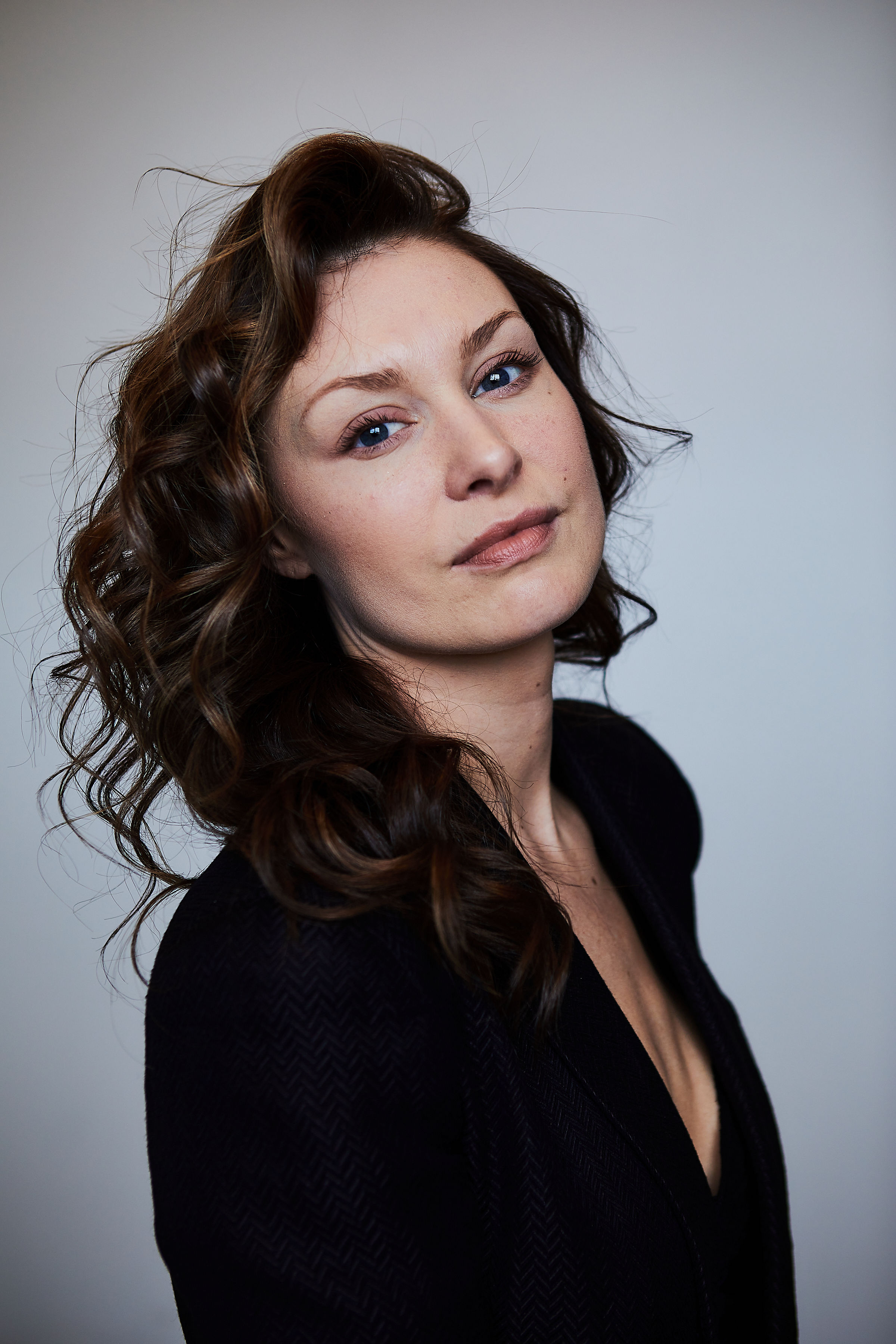 actor Jennifer Adams large photo